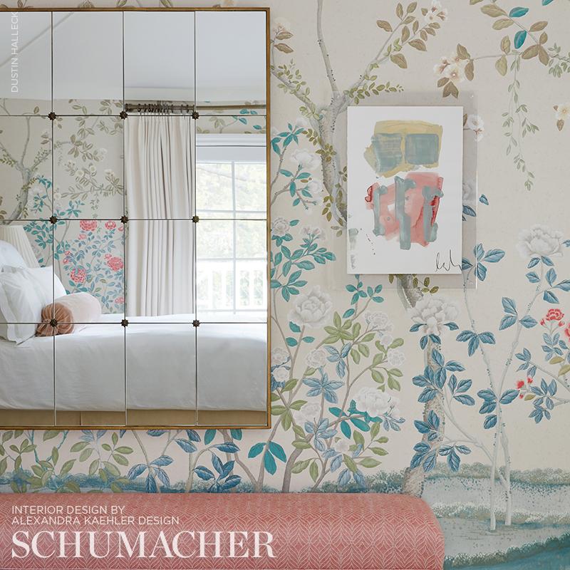 Schumacher by Miles Redd Madame de Pompadour Wandteppich aus Alabaster im Angebot 1