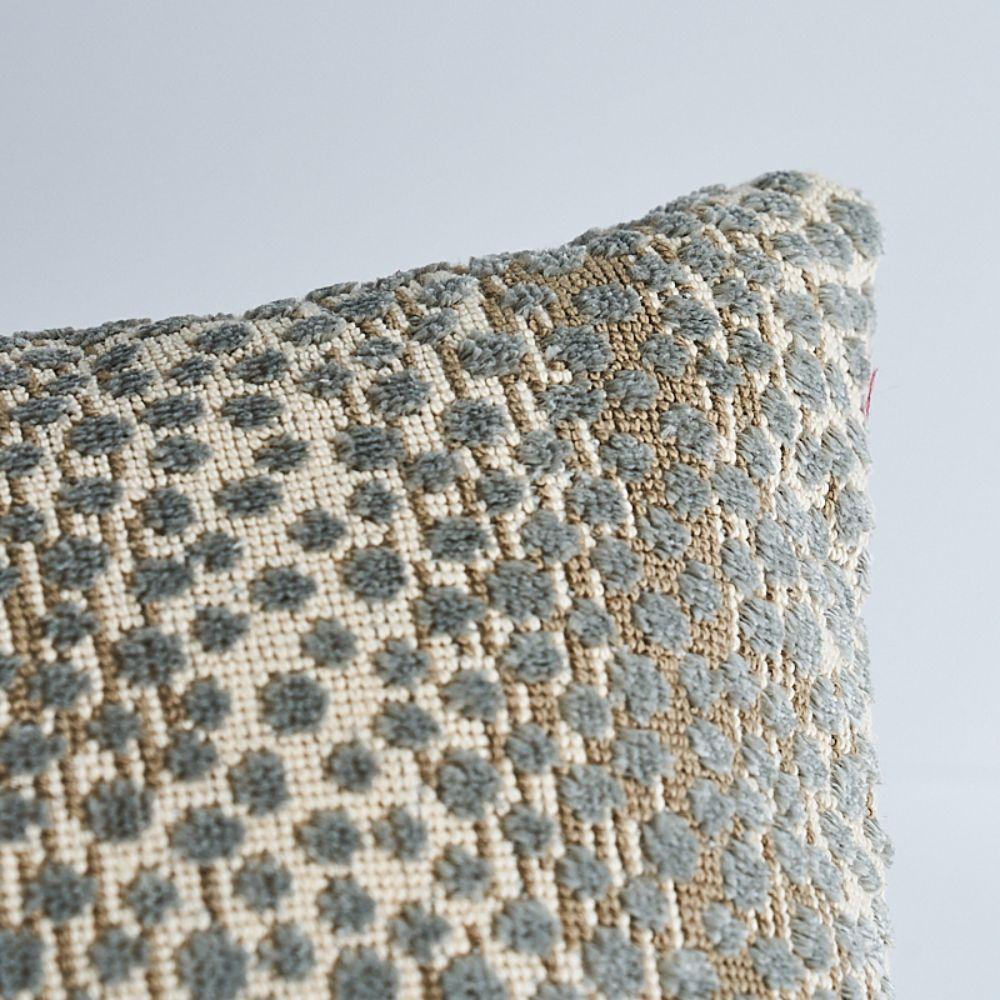 This pillow features Nakuru Linen Velvet with a knife edge finish. Linen velvet 