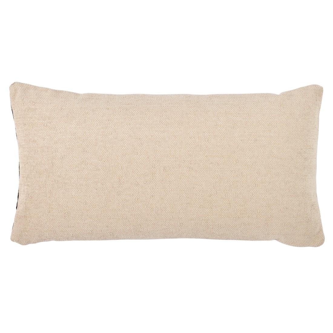 This pillow features Nicholson Tape with a knife edge finish. This versatile tape is crisp yet relaxed. Body of pillow is Artisanal Boucle. Pillow includes a feather/down fill insert and hidden zipper closure.


Content:
64% Cotton, 12% Metallic,