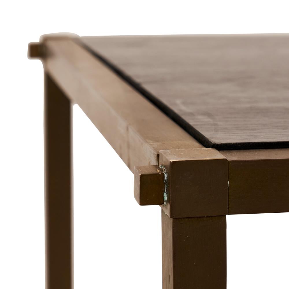 Schumacher paire de tables d'appoint en laiton mi-siècle avec dessus en bois encastré Excellent état - En vente à New York, NY