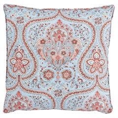Almohada Schumacher Paisley Court 20" Cielo y Rosa