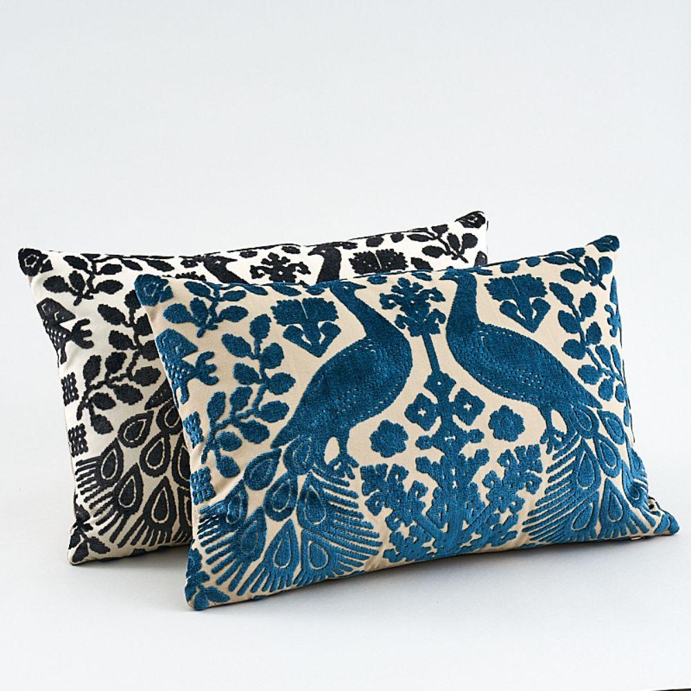 Schumacher Pavone Velvet Pillow In New Condition For Sale In New York, NY