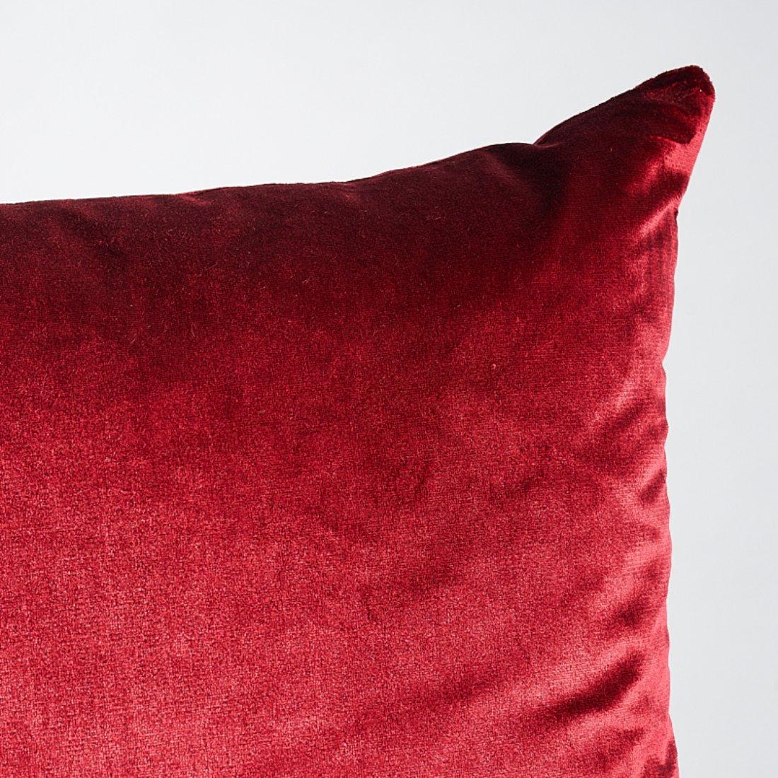 This pillow features Performance Silk Velvet with a Knife Edge finish. We've taken the most sumptuous silk velvet possible and made it all but impervious to stains. Have no fear, silk velvet can now make its way to every room in the house. Pillow
