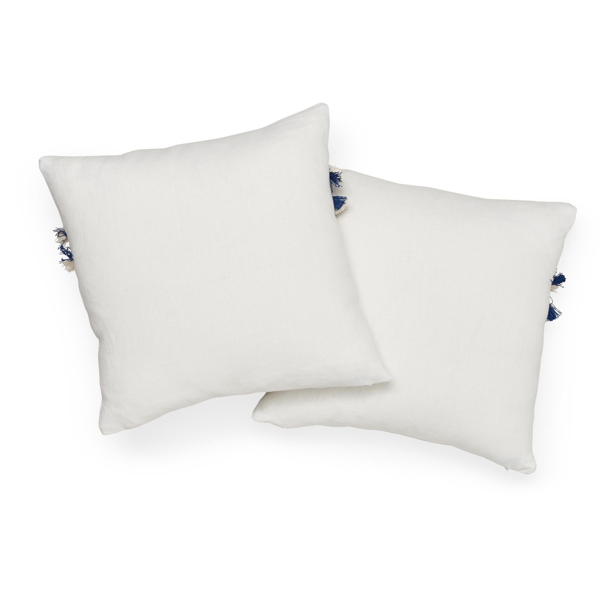 Cuscino bifacciale Schumacher Piet Performance Linen Blanc con nastro a frange Juno In condizioni Nuovo in vendita a New York, NY