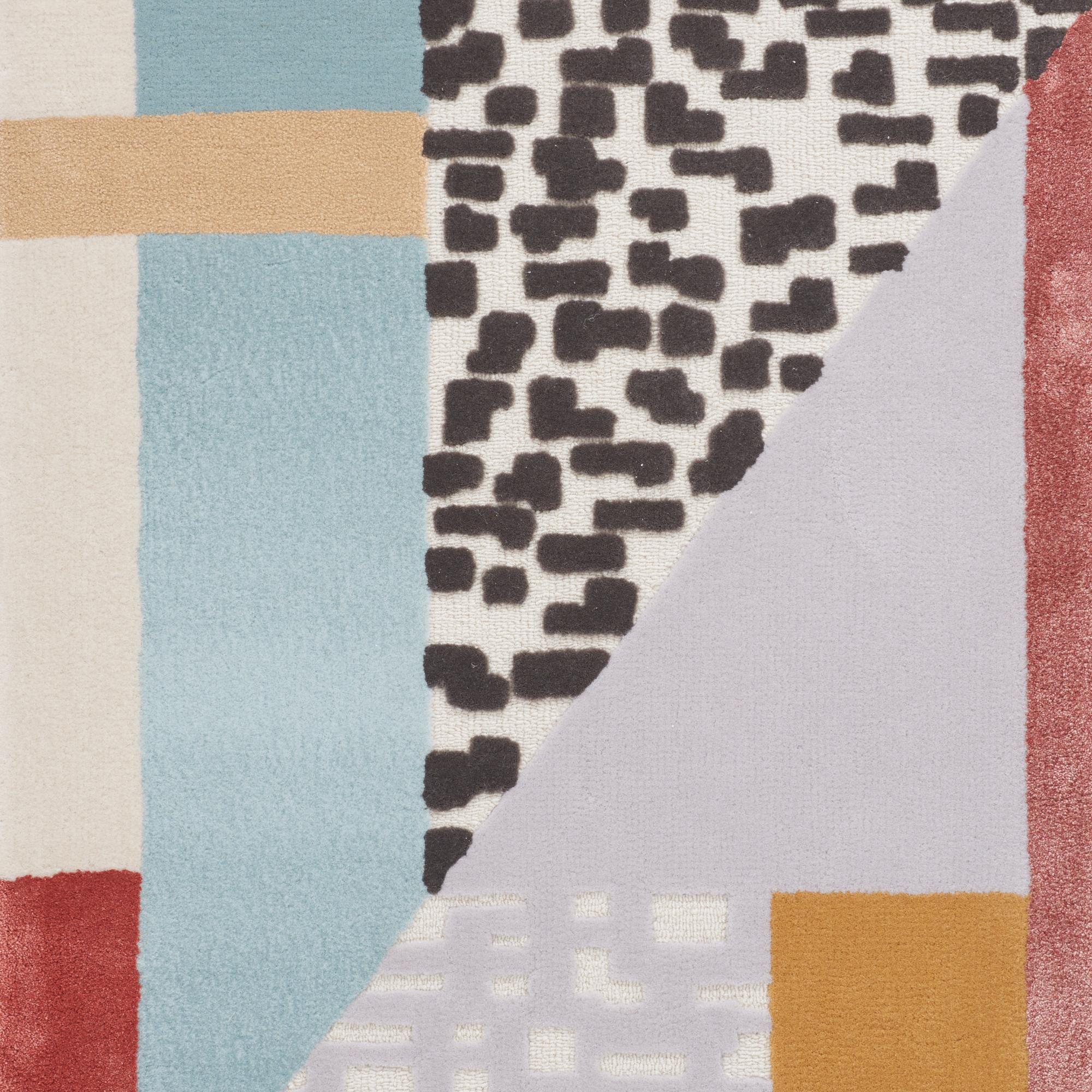 Les riches compositions de cette collection accrocheuse doivent leur jeu de formes unique et leurs combinaisons de couleurs inattendues à l'influence du mouvement de design Memphis Group. Fabriqués en laine mérinos, en soie et en fausse soie