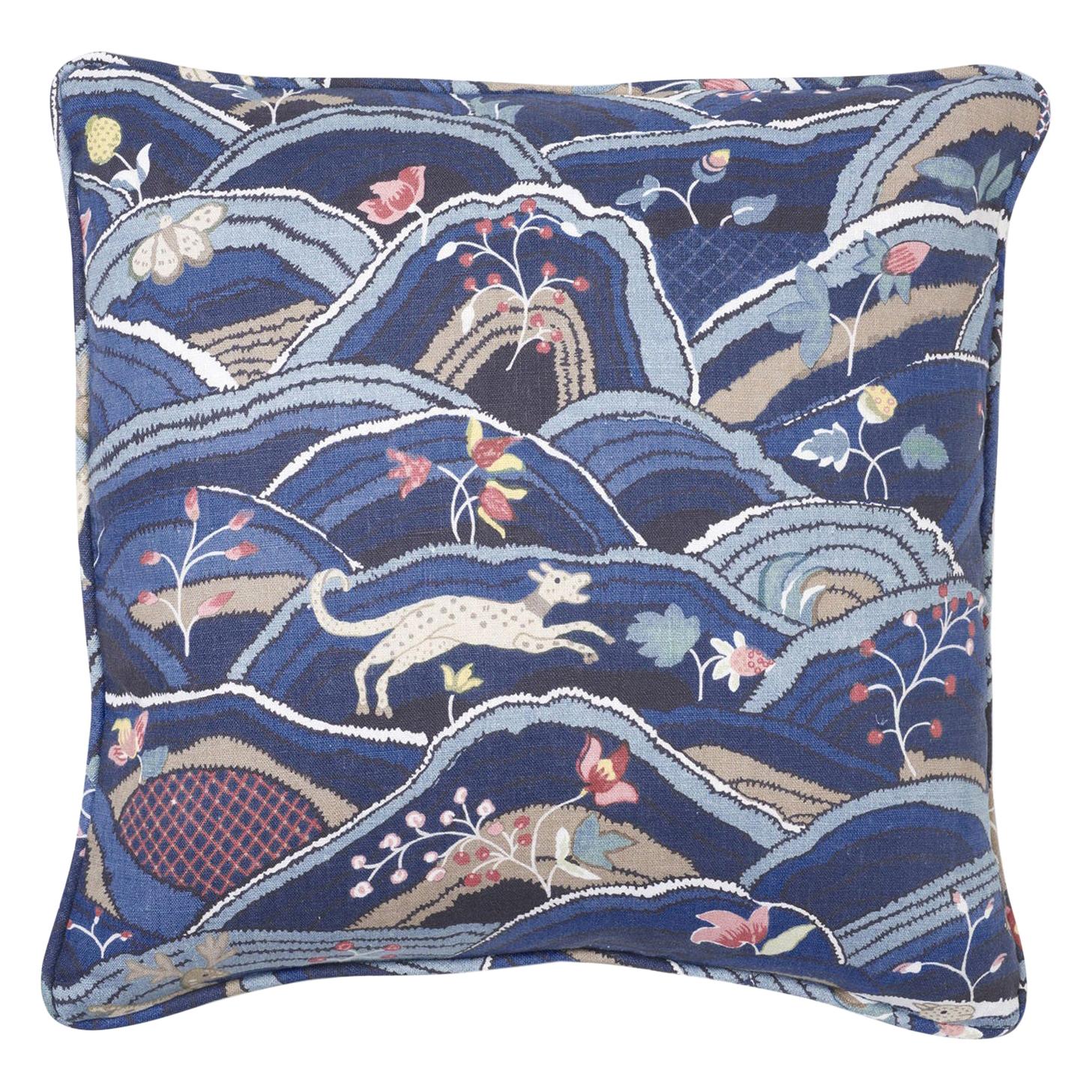 Schumacher coussin Rolling Hills bleu de 20 pouces en vente