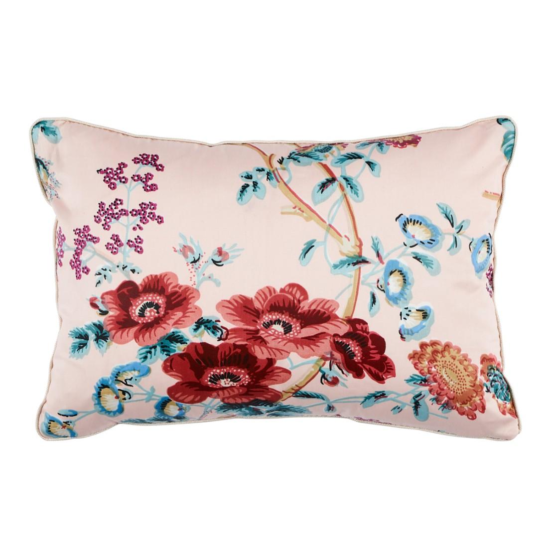 This pillows features Salisbury Chintz. A loose pattern that’s hand-screen printed with no less than 12 colors for a gorgeously layered effect; this graceful, chic floral is old-fashioned in the best possible way. Pillow is finished with a welt in