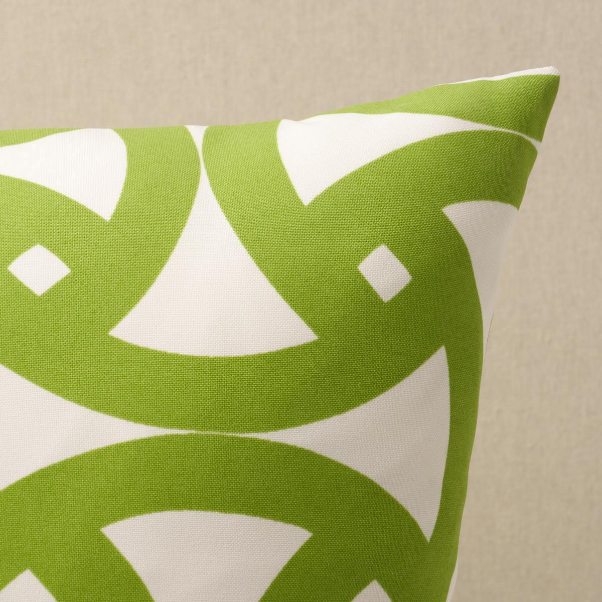 This pillow features Santorini Print Indoor/Outdoor by Trina Turk with a knife edge finish. An exuberant pattern of interlocking curves, Santorini has a bold flair. The graphic geometric is printed on acrylic making it a durable option for both