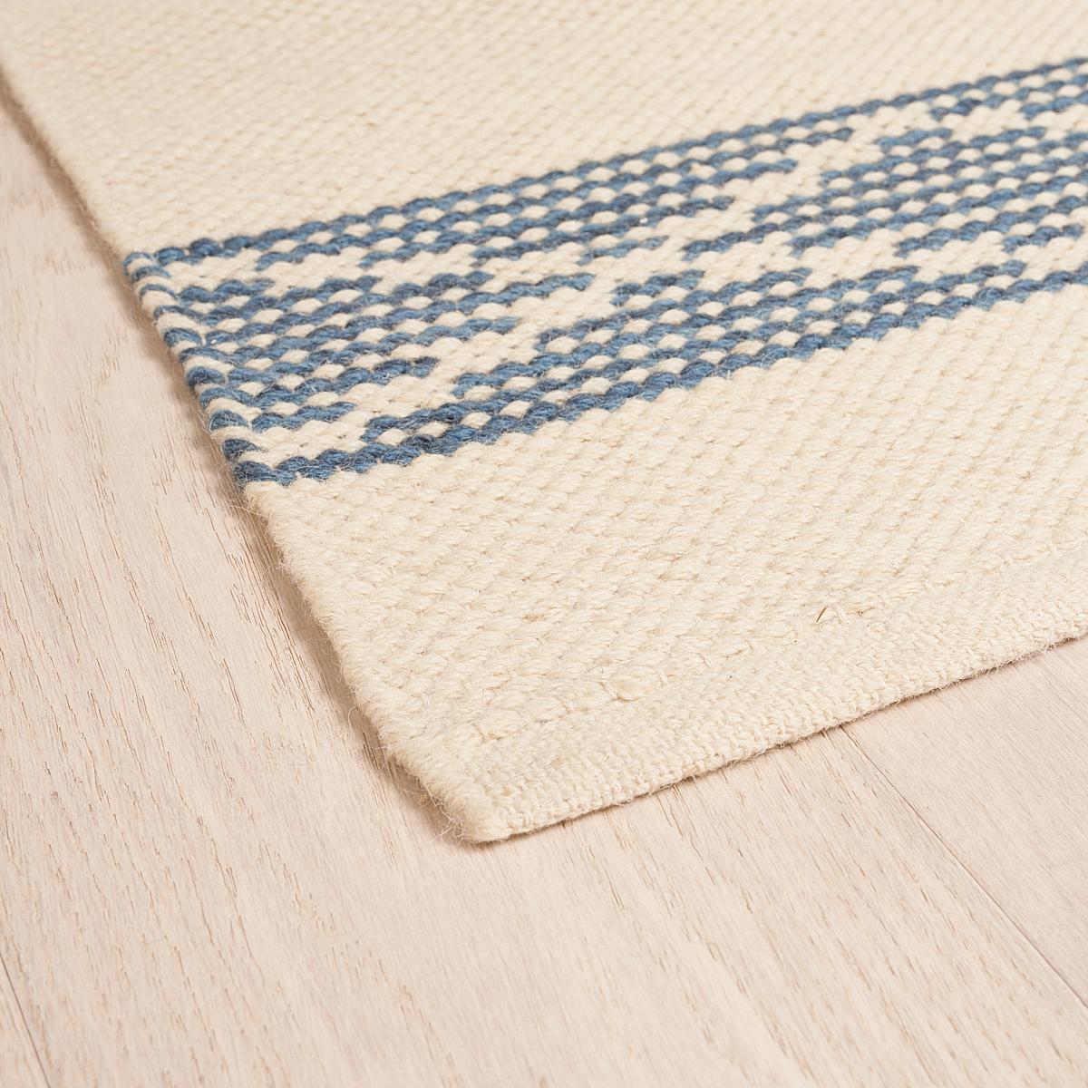 Moderne Tapis Schumacher Sequoia Stripe 6'' x 9'' en bleu en vente