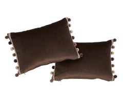 Almohada lumbar de dos caras Schumacher Sophia Cocoa de terciopelo