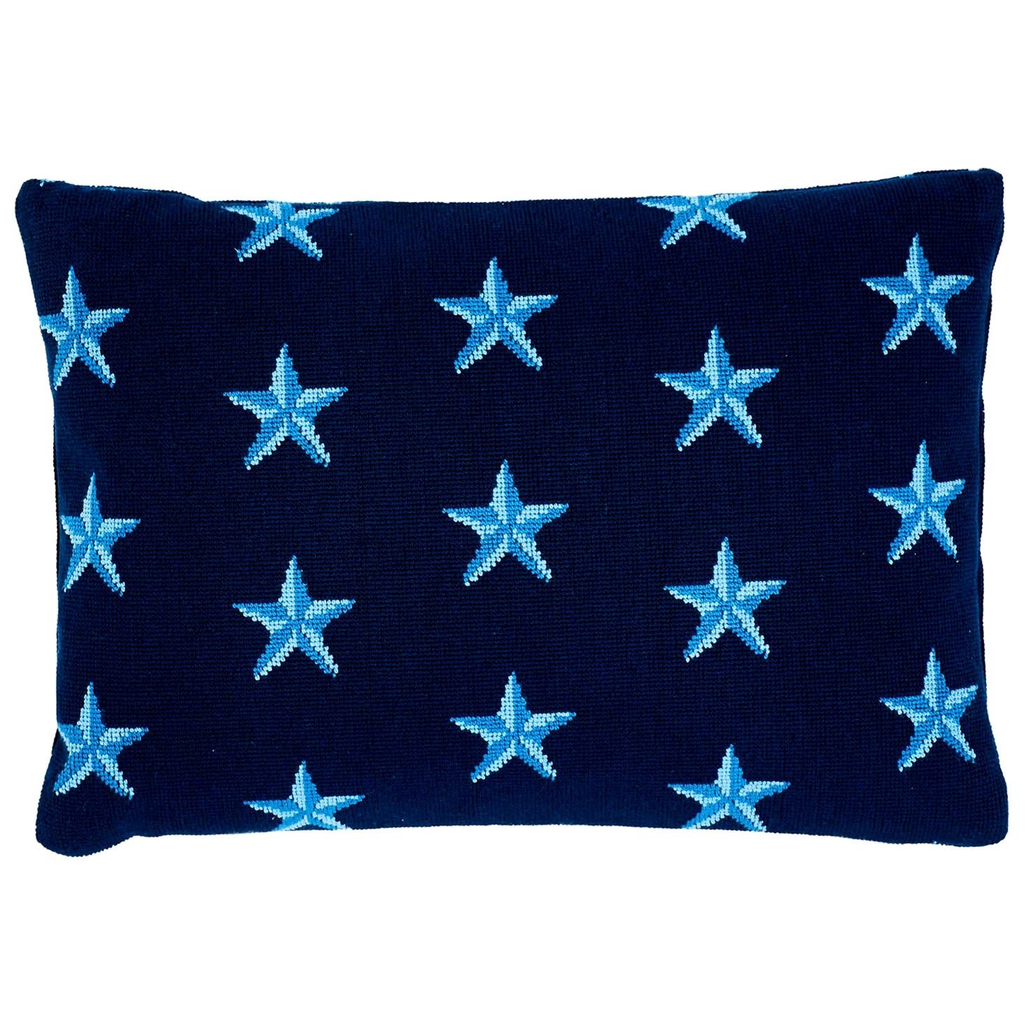 Schumacher Star Epingle Blue:: zweiseitiges Baumwollkissen im Angebot