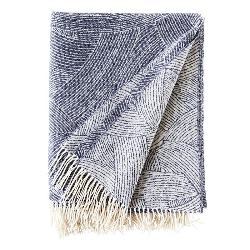 Schumacher Tempesta Throw in Navy In Excellent Condition For Sale In New York, NY