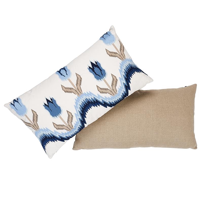 Moderne Coussin Tulip Flamestitch bleu de Schumacher de 63,5 cm x 38,1 cm en vente