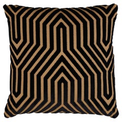 Coussin de 18 pouces en velours Vanderbilt de Schumacher en écaille