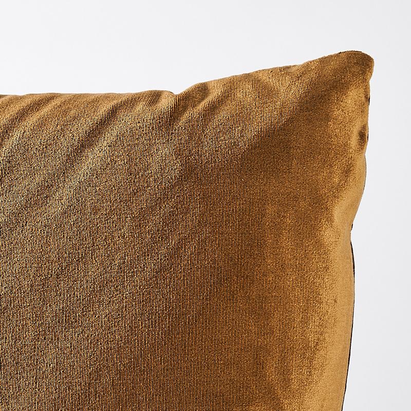 This pillow features Venetian Silk Velvet with a knife edge finish. The ultimate in sumptuous luxury, our gorgeous silk velvet has an unbelievably lush hand and a wonderful luster. Pillow includes a feather/down fill insert and hidden zipper