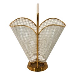 Schumacher Vintage Schirmständer mit Messing und perforiertem:: cremefarbenem Stahl