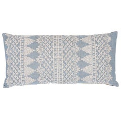 Coussin lombaire Schumacher Wentworth en lin et coton avec broderie Chambray