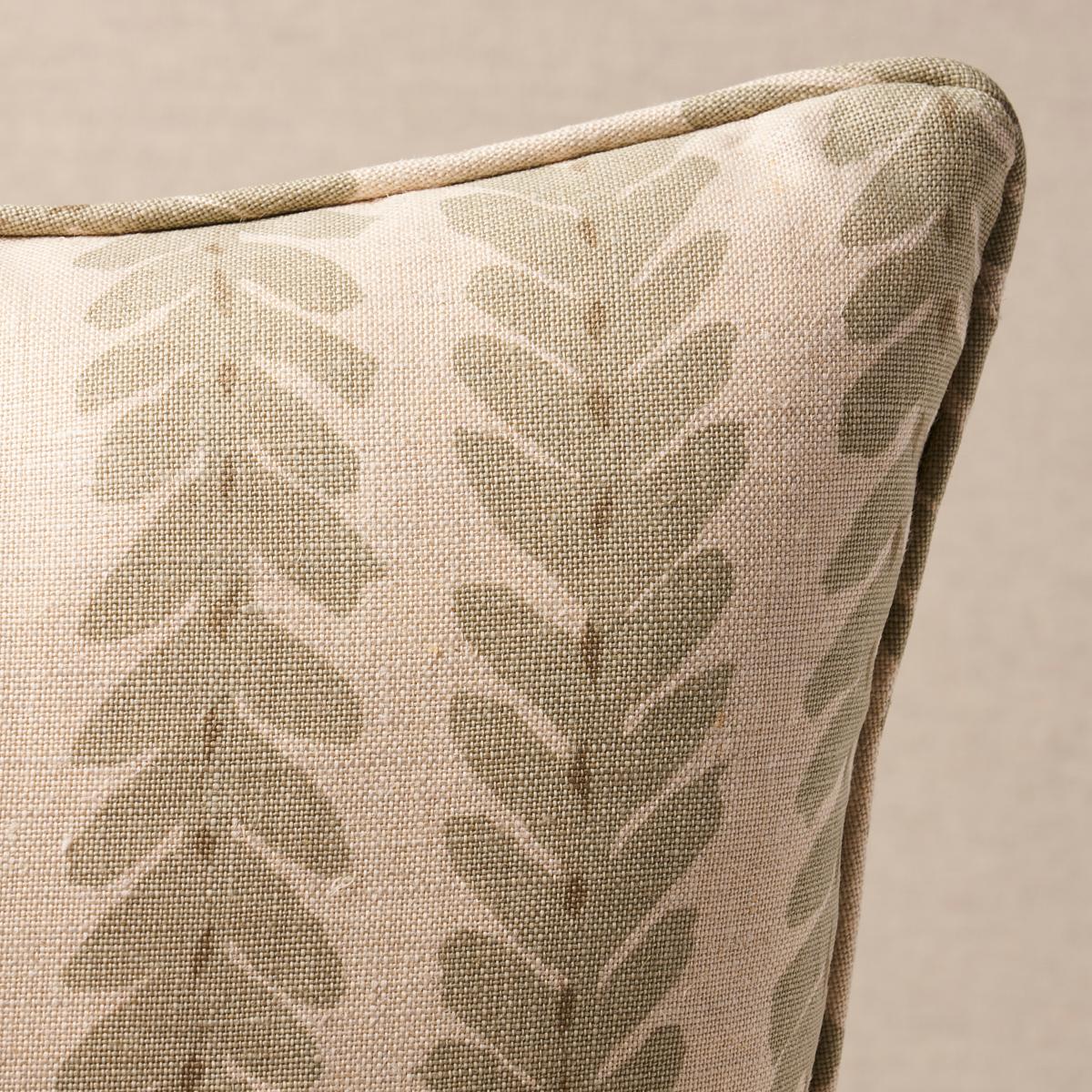 This pillow features Woodperry by Veere Grenney for Schumacher with a self welt finish. Classic yet modern, Woodperry is an updated take on a botanical stripe. Woven in England, the natural linen ground gives this artful, leafy pattern subtlety and