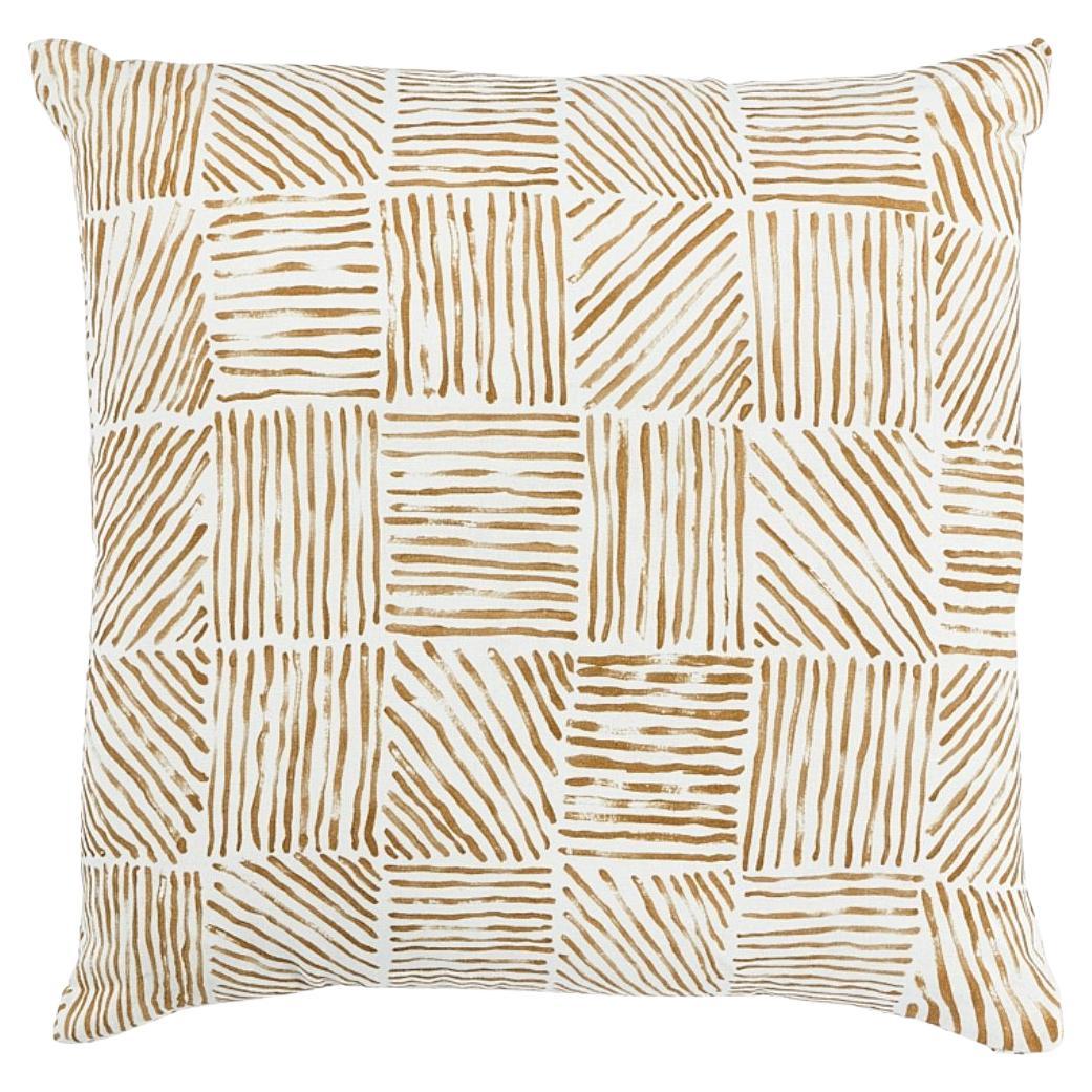 Schumacher x Caroline Z Hurley Coussin Katama 20"" en Caramel