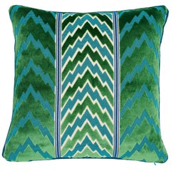 Cuscino bifacciale Schumacher X Timothy Corrigan in velluto fiorentino smeraldo
