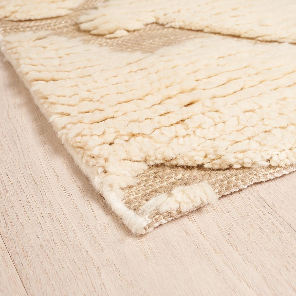 Modern Schumacher Zimba 9' x 12' Rug In Ivory & Sand For Sale