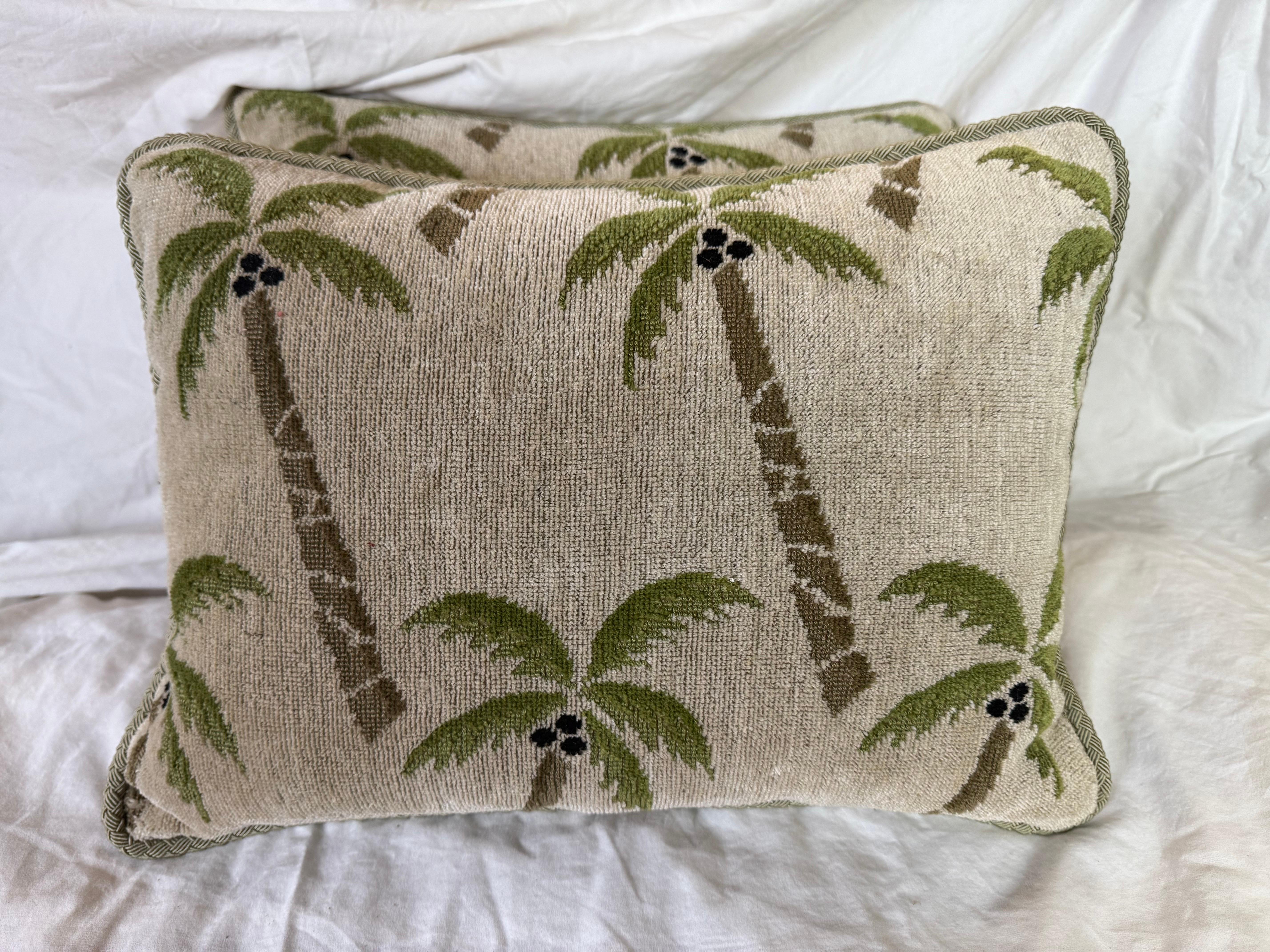 Schumacher's Coconut Grove Textil-Kissen-Paar (Sonstiges) im Angebot