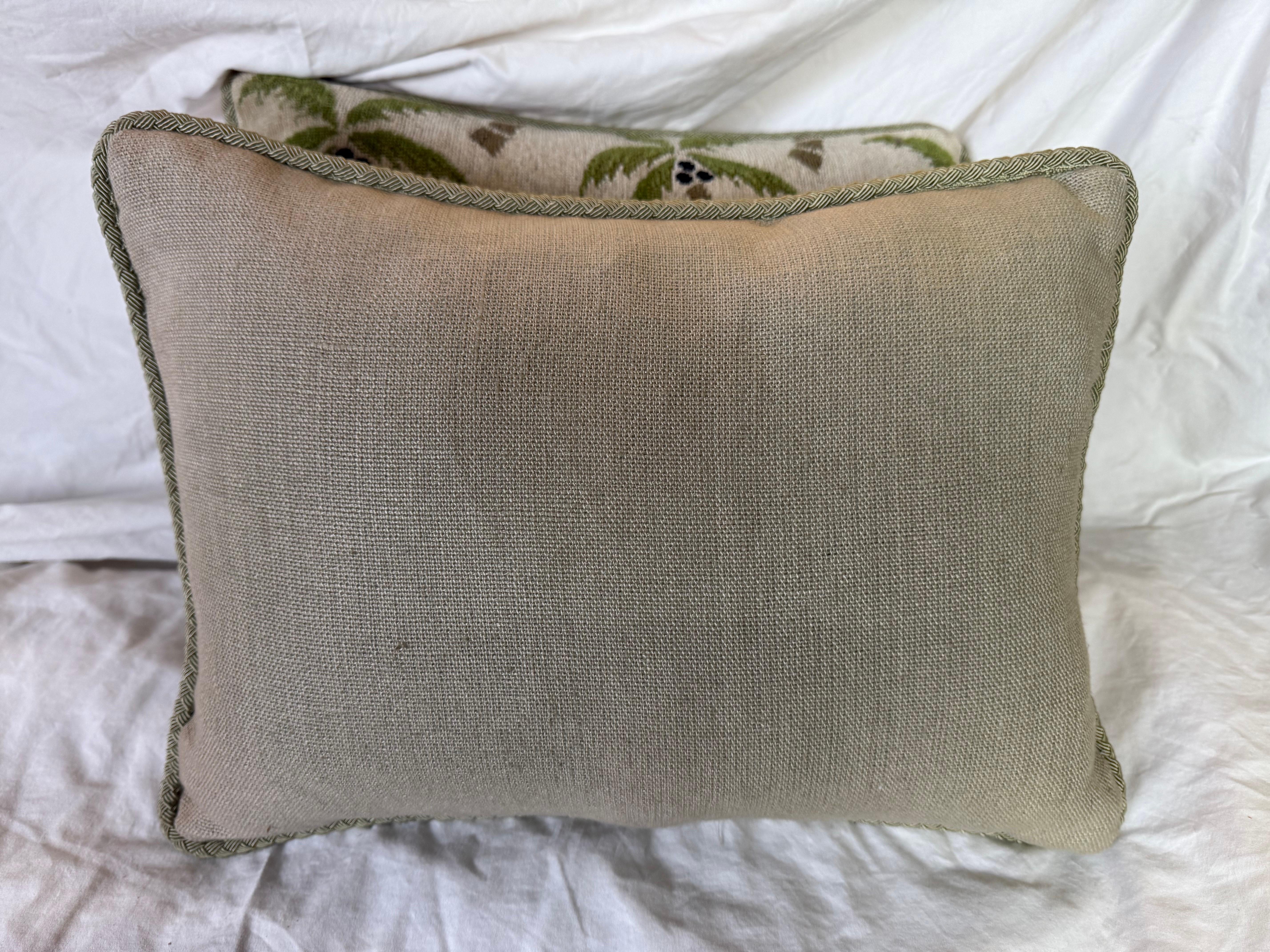 Schumacher's Coconut Grove Textil-Kissen-Paar im Zustand „Neu“ im Angebot in Los Angeles, CA