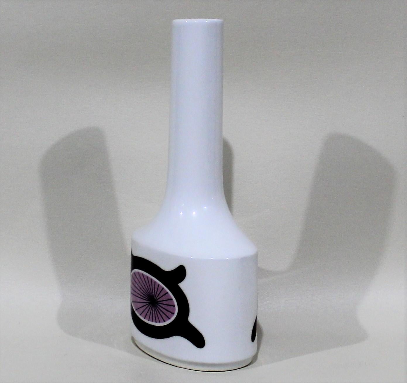 Schumann Arzberg Mid-Century Modern Pop Art Ceramic Vase In Excellent Condition For Sale In Hamilton, Ontario