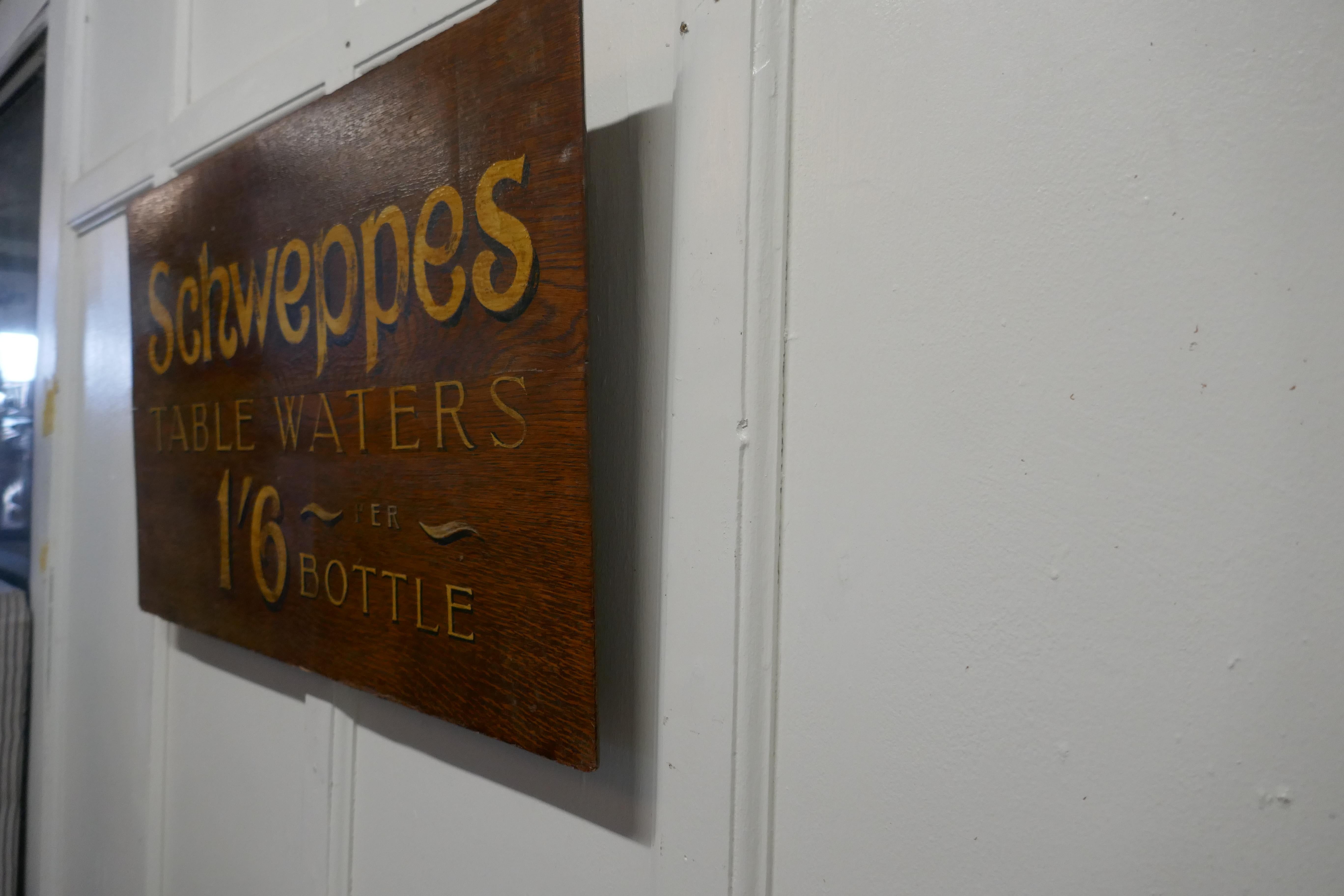 Table Schweppes Table Waters Oak Trade Sign Board Bon état - En vente à Godshill, Isle of Wight