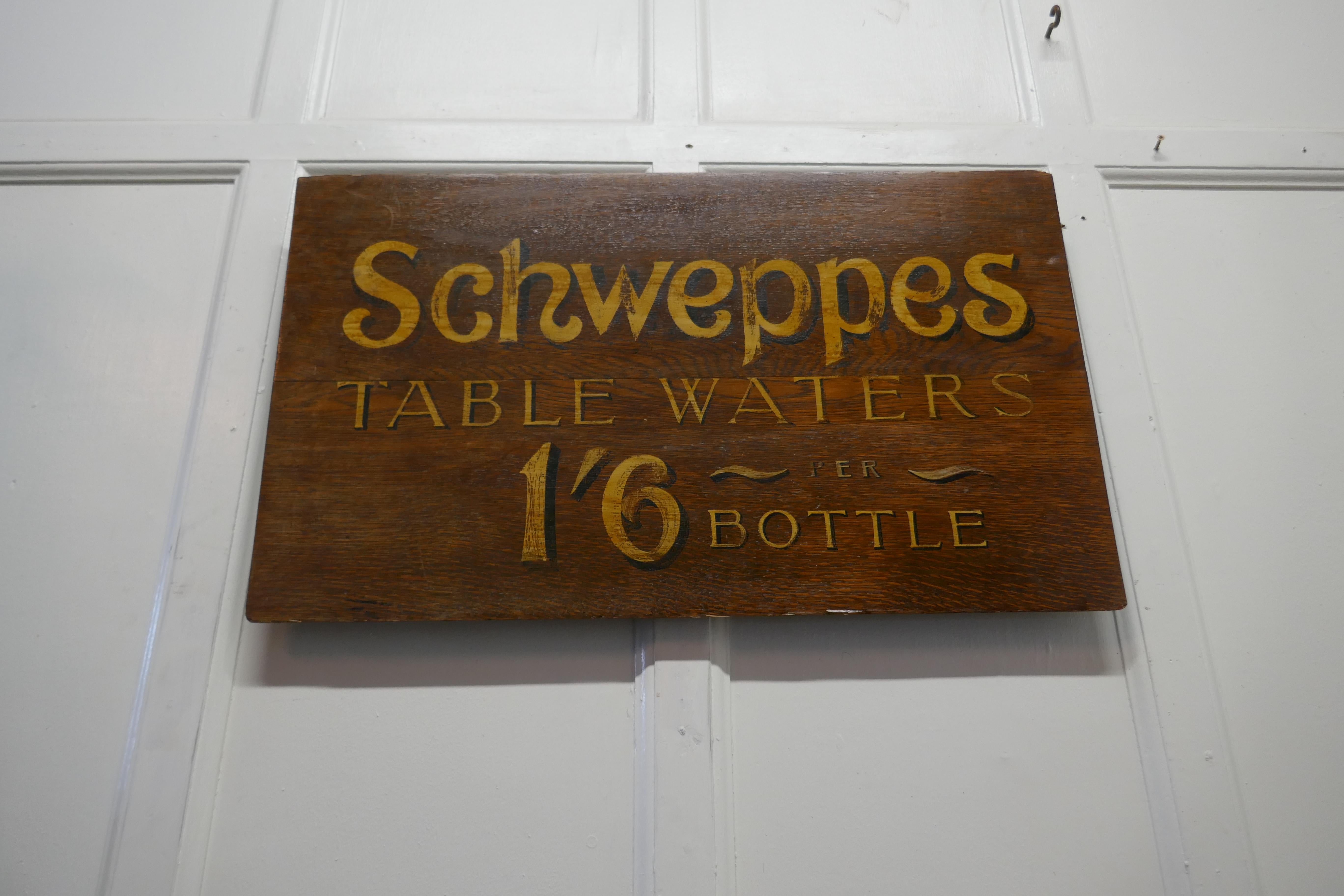 Schweppes Tisch Wasser Eichenholz Trade Sign Board (20. Jahrhundert) im Angebot