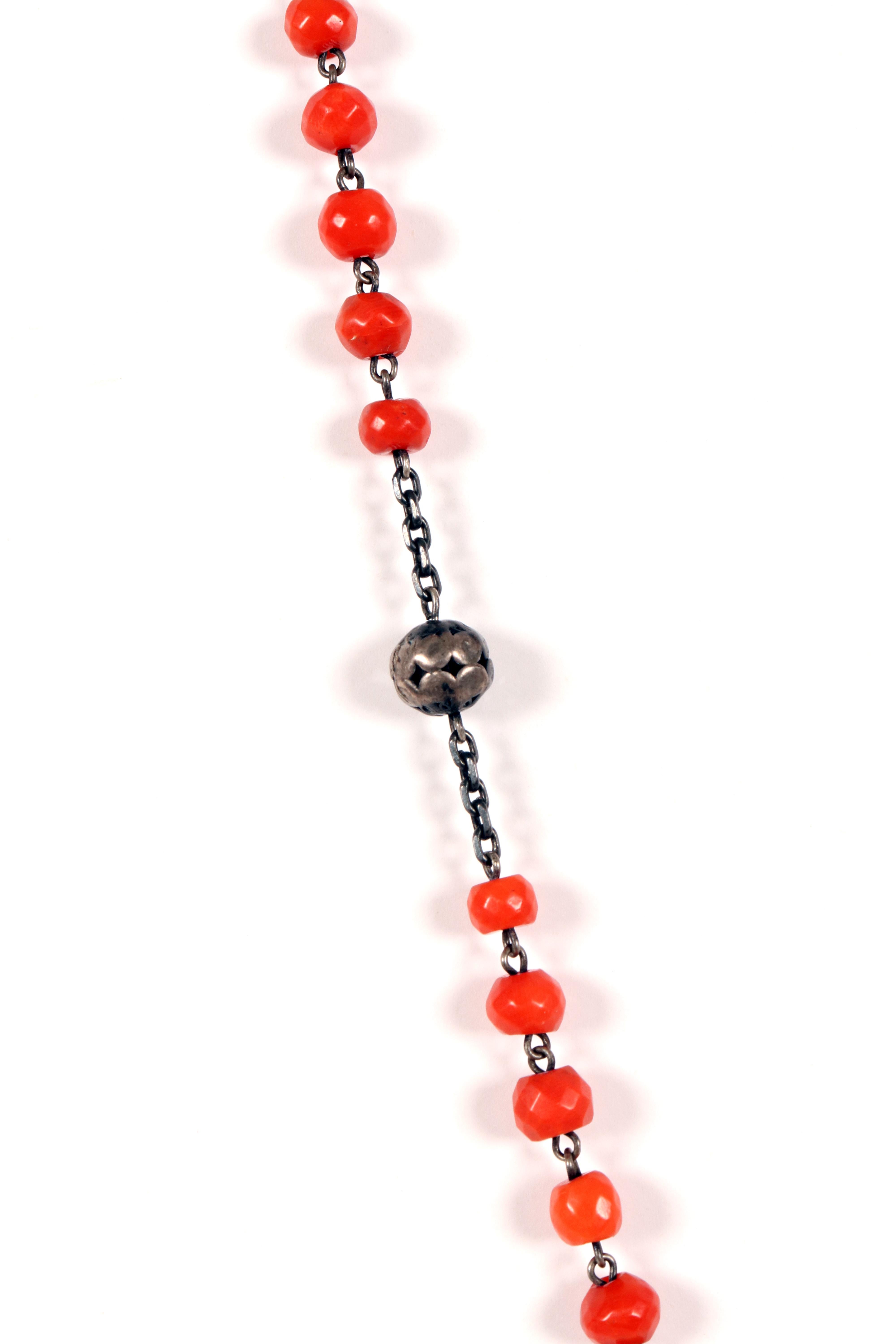 Argent Chapelet en corail et argent de CIRCA, Italie, vers 1870. en vente