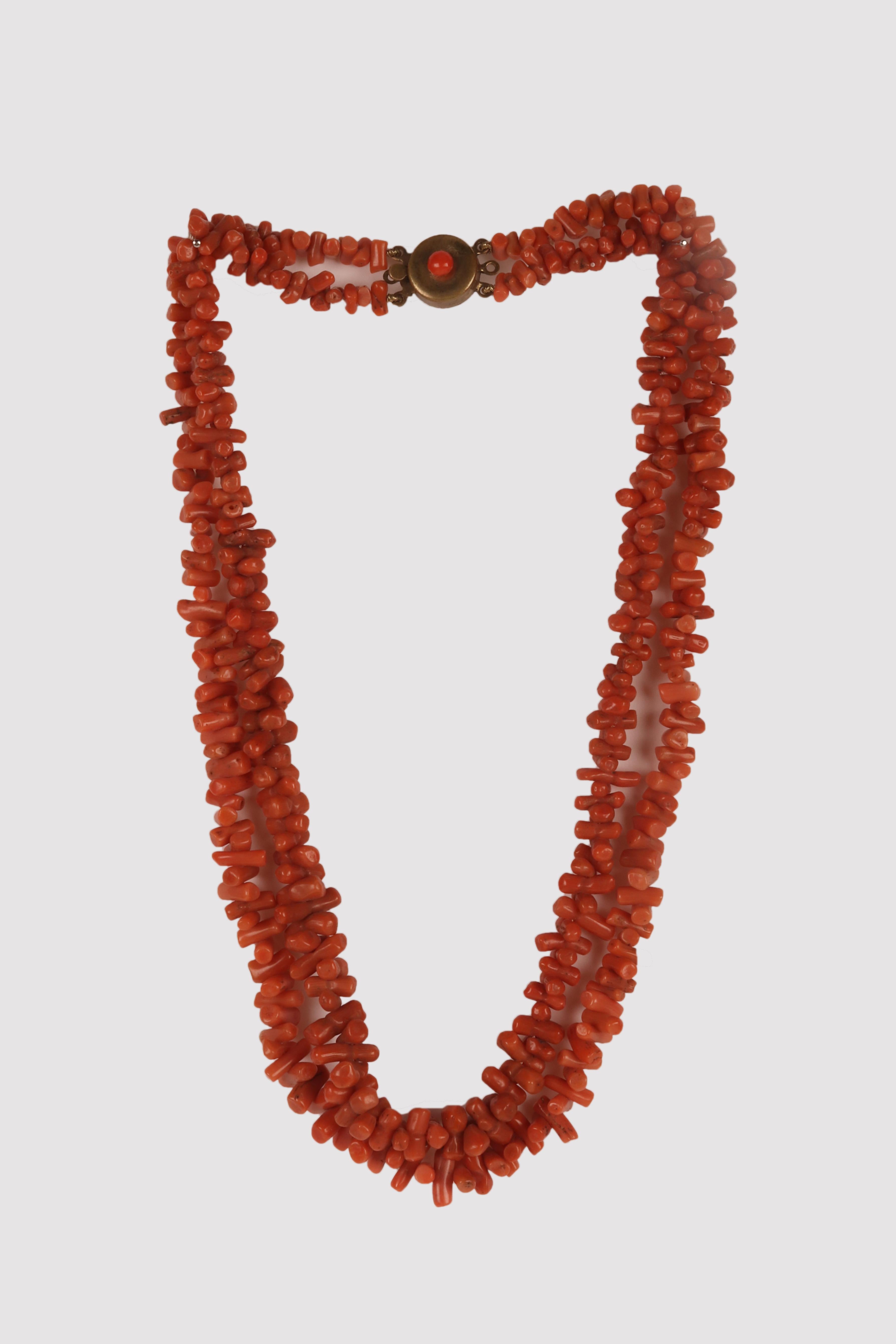 English Sciacca coral necklace, England end of 19th century. For Sale