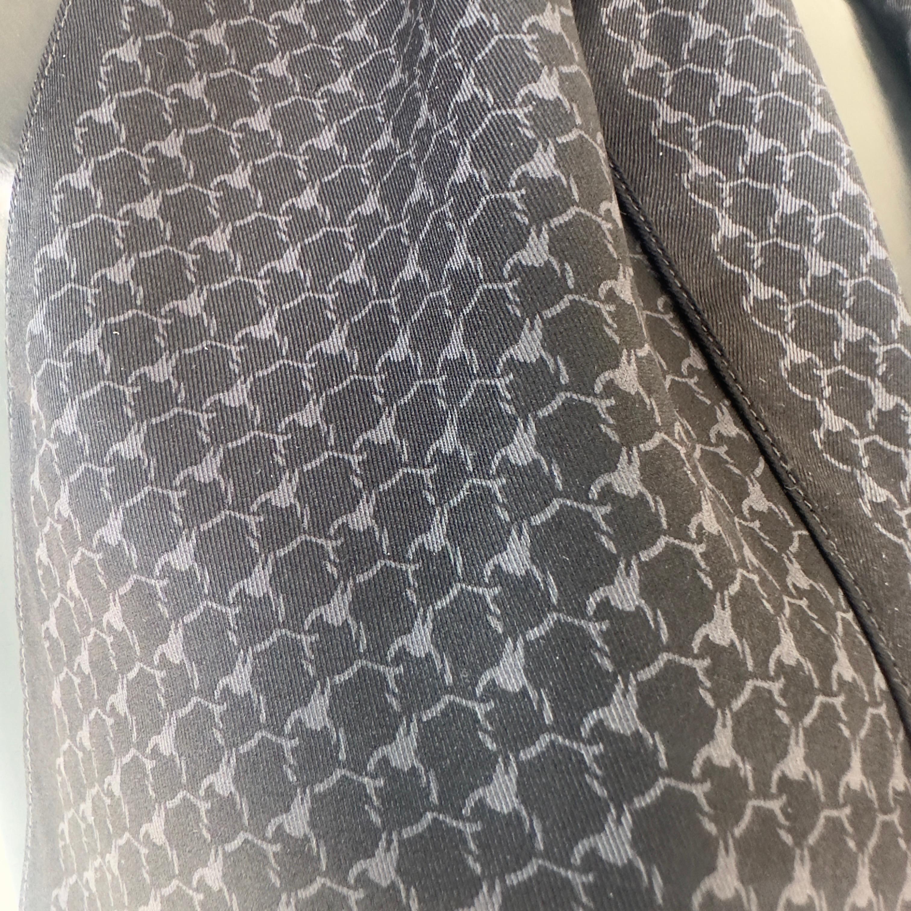 Women's or Men's Sciarpa Hermès in seta mia utilizzata For Sale