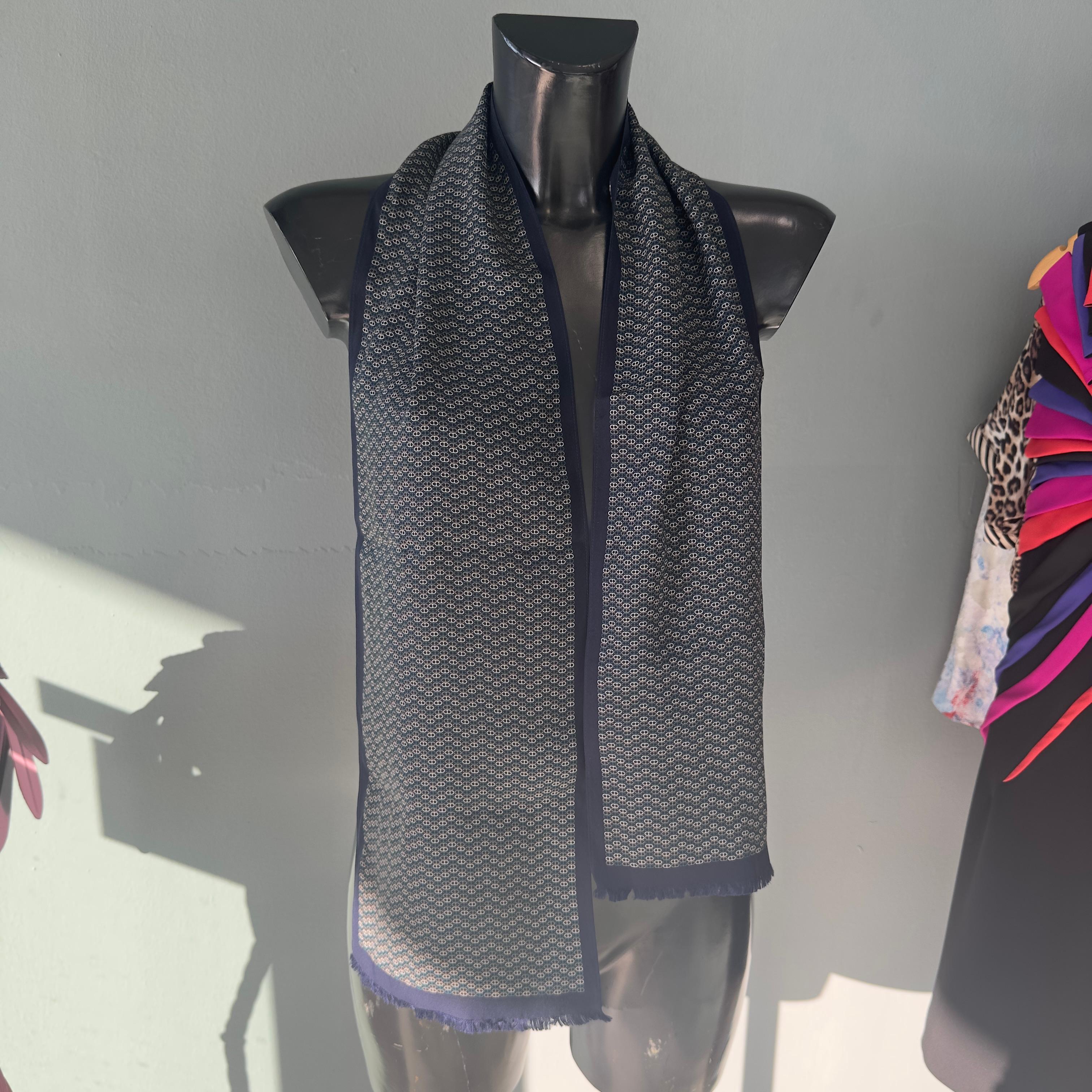 Nuevo pañuelo de seda Hermès en venta 2