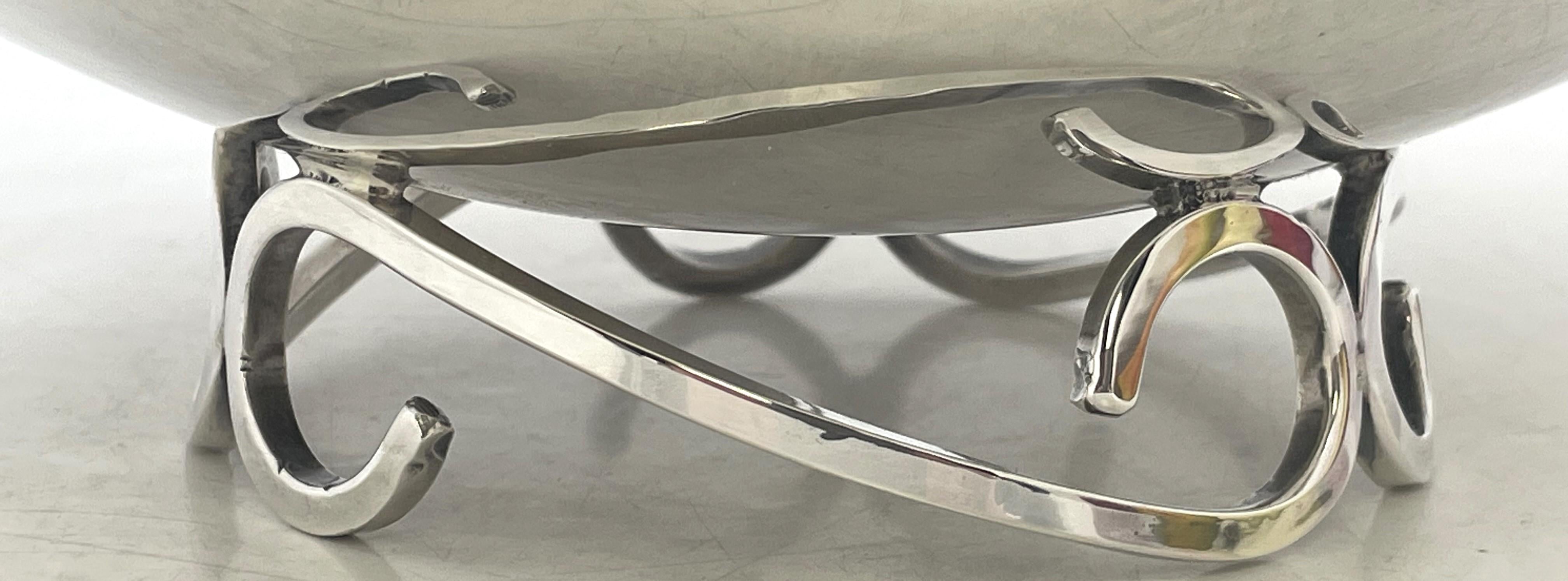 Centro de mesa Sciarrotta de plata de ley de estilo moderno de mediados de siglo Silver en venta