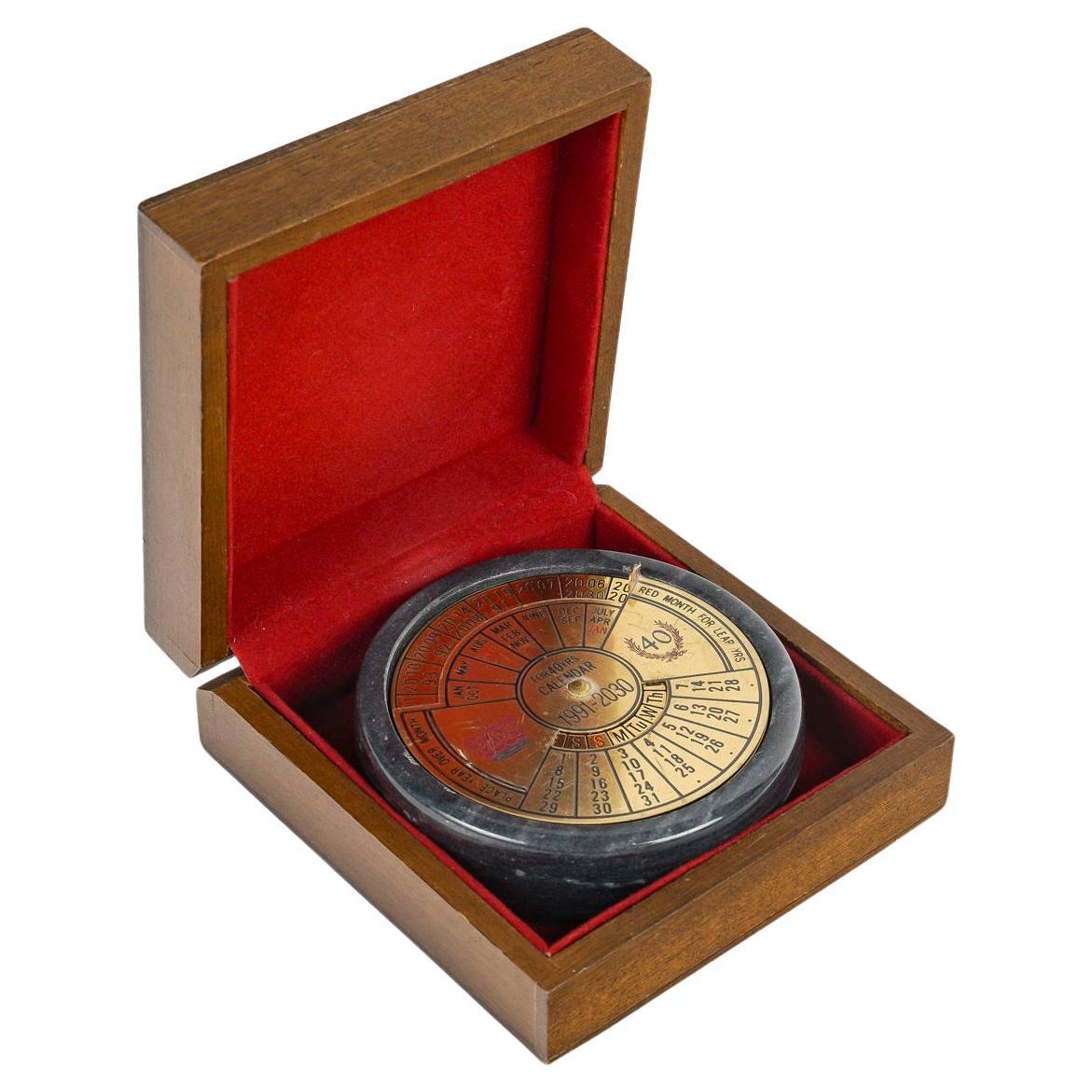 Calendar scientifique en laiton et marbre pour les 40 ans, 1991-2030.