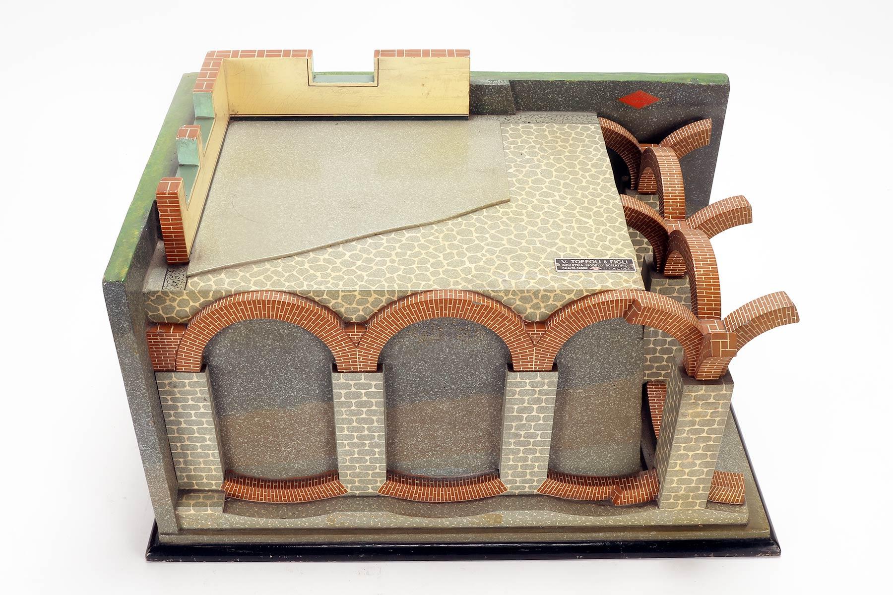 Modèle scientifique en bois (1/30 échelle) d'éléments architecturaux, Italie des années 40 en vente 5