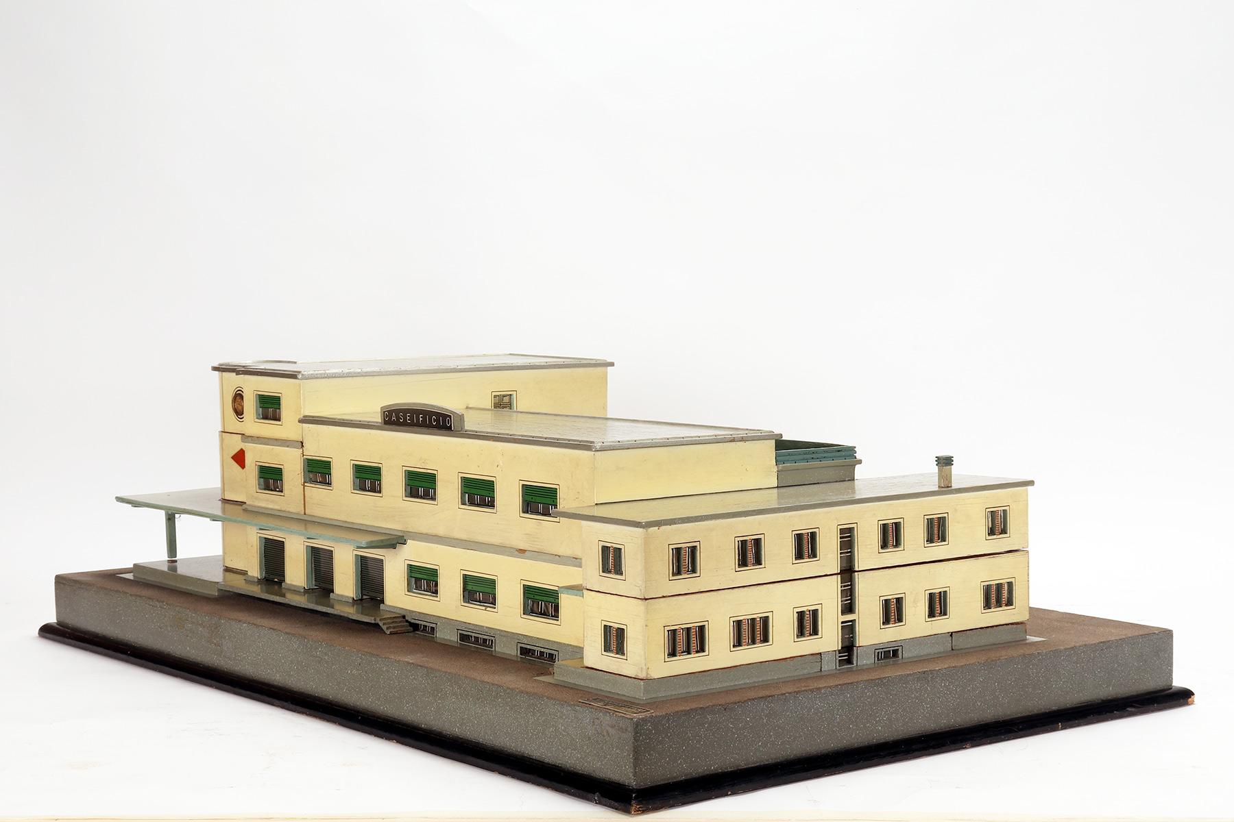 Scientific wooden model of the architecture of a dairy farm, Italy of the 40s For Sale 7