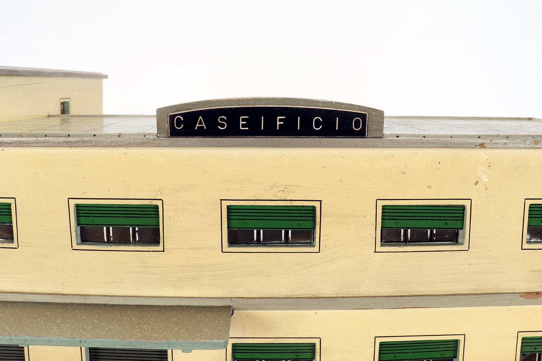 Scientific wooden model of the architecture of a dairy farm, Italy of the 40s For Sale 9
