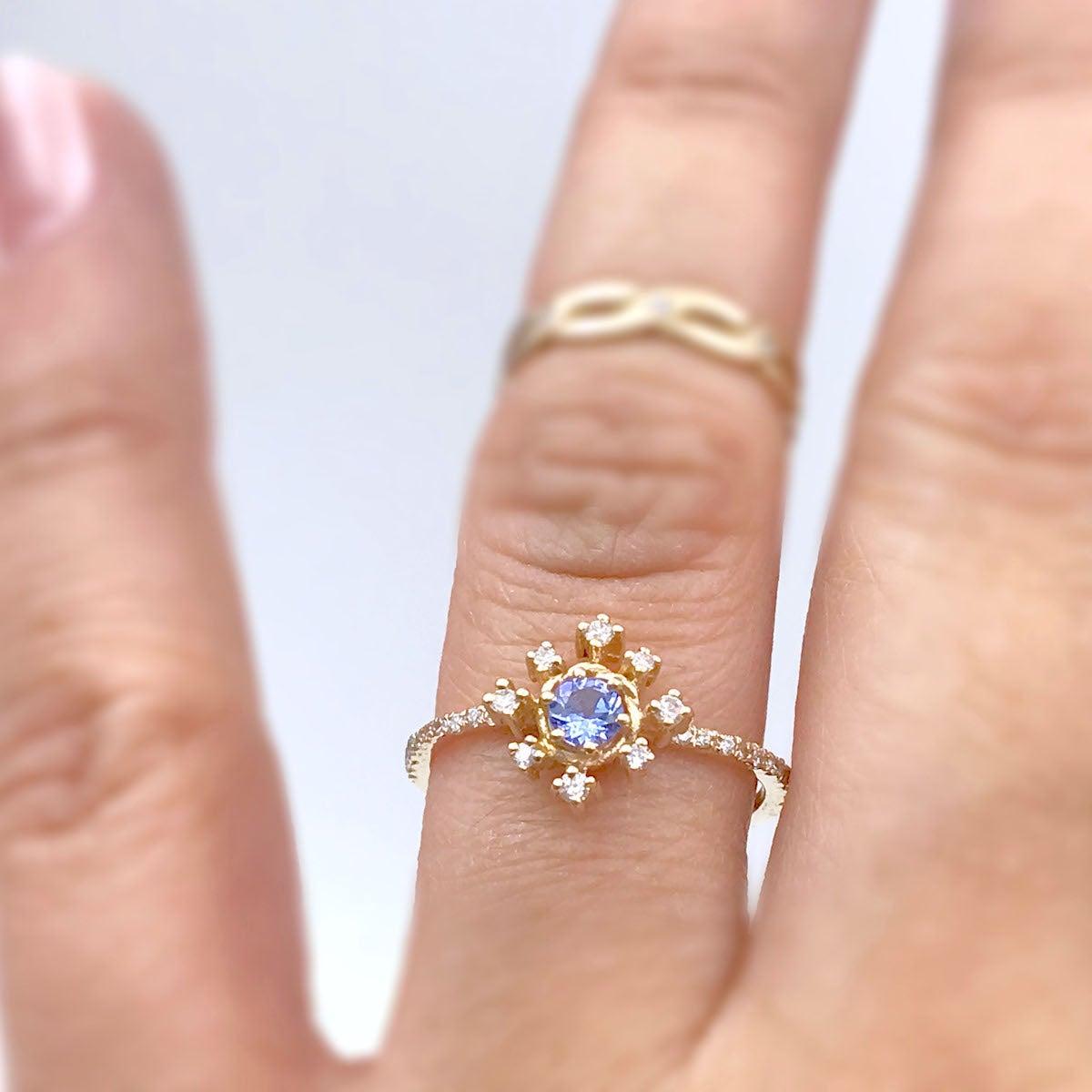 For Sale:  Scilla Dee Blue Sapphire and Diamond Star Ring 18 Karat 3