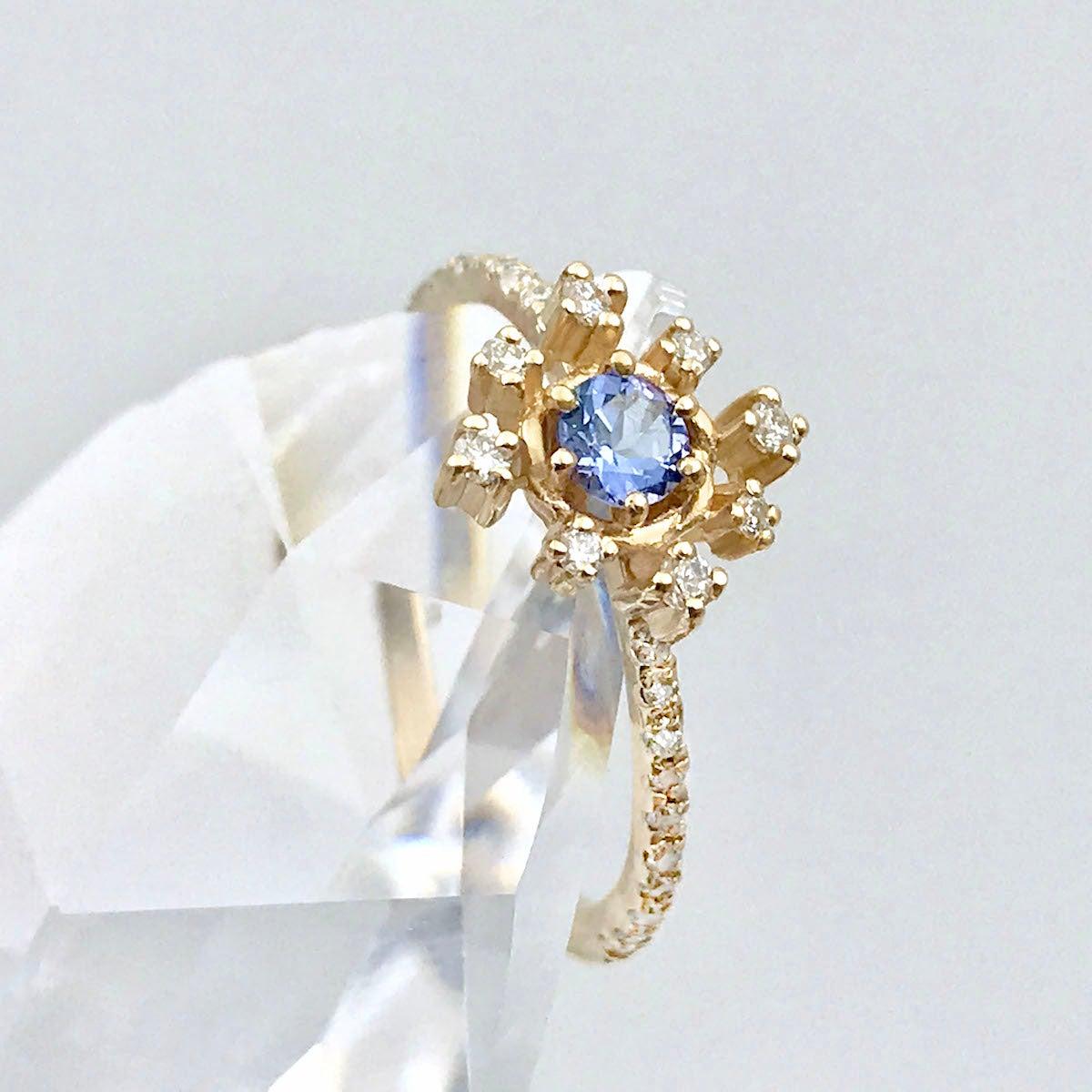 For Sale:  Scilla Dee Blue Sapphire and Diamond Star Ring 18 Karat 4