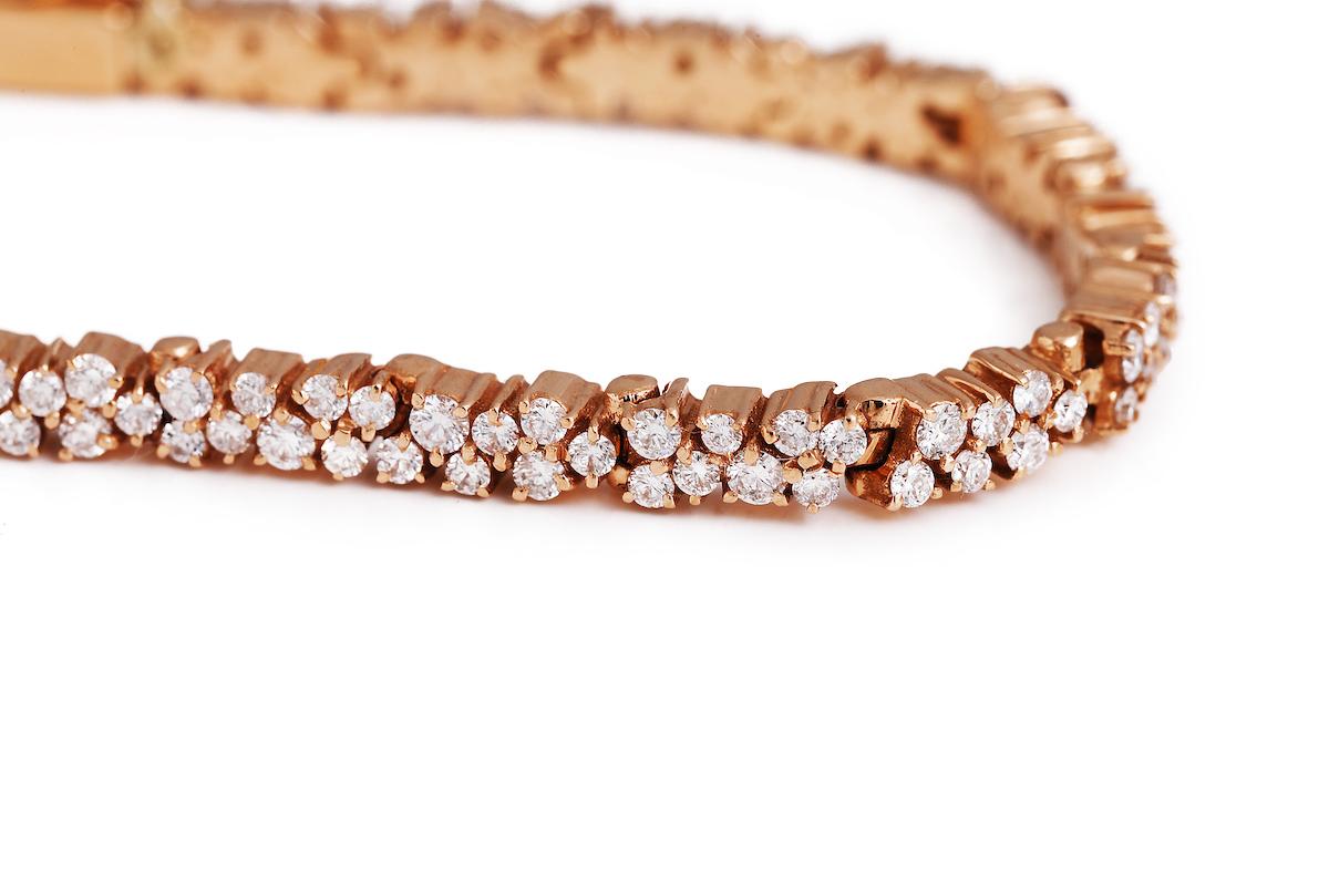 The Scintilla Tennis bracelet features 2.25ct white diamonds set in 18k gold.

