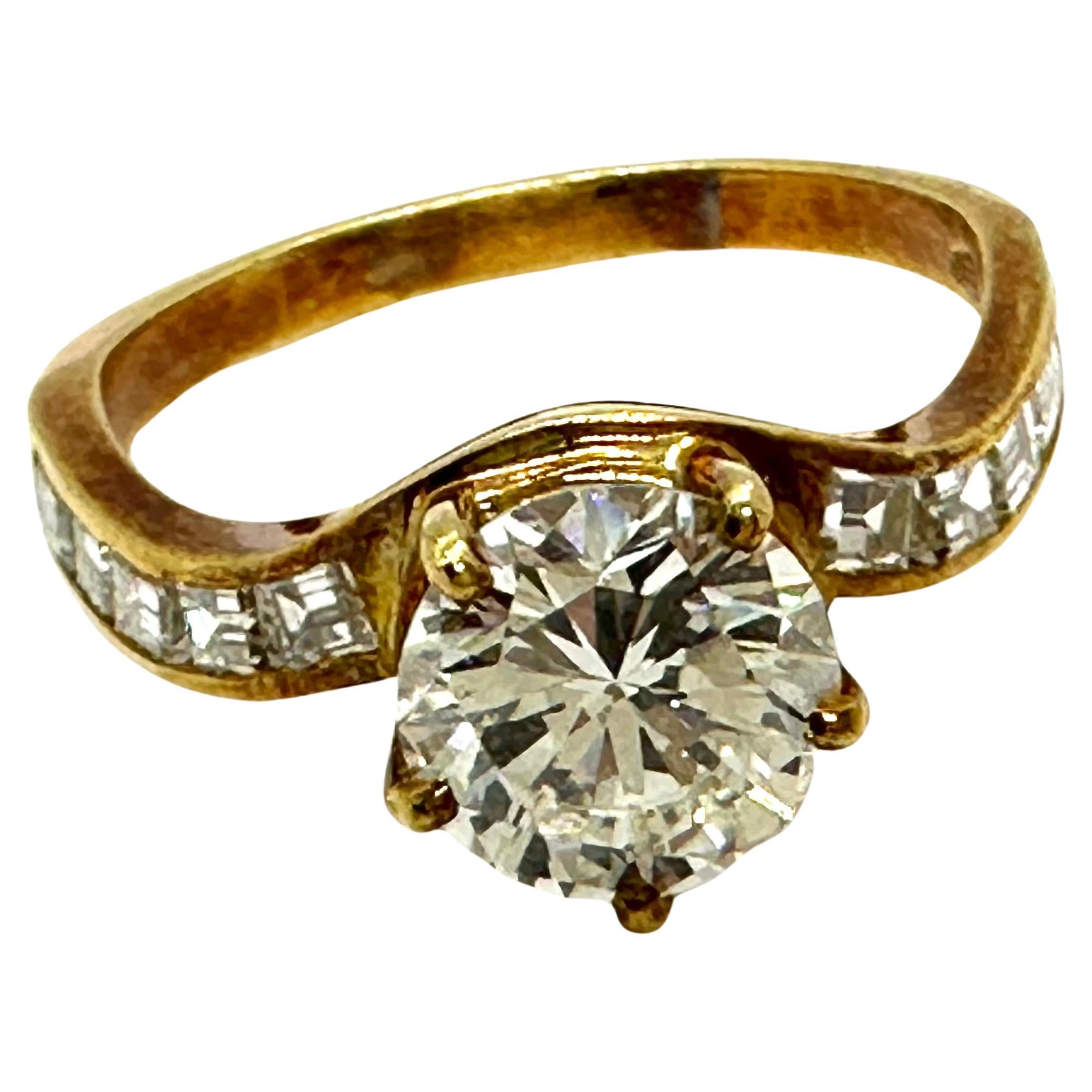 Round Cut Sparkling diamond engagement ring ct. 1.69 For Sale