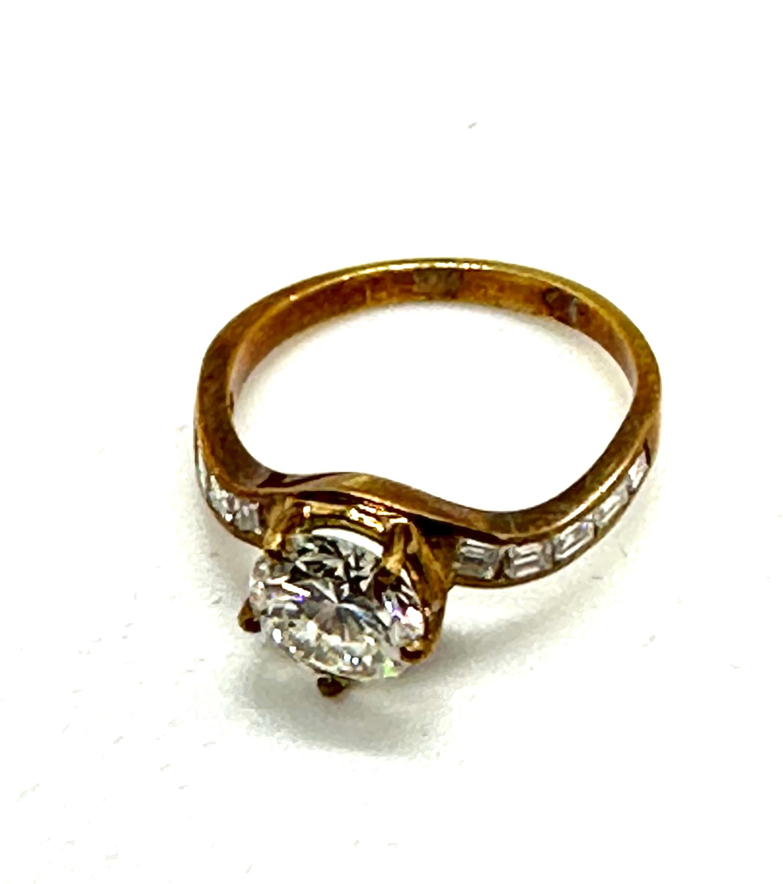 Bague de fiançailles étincelante avec diamant ct. 1,69 en vente 1