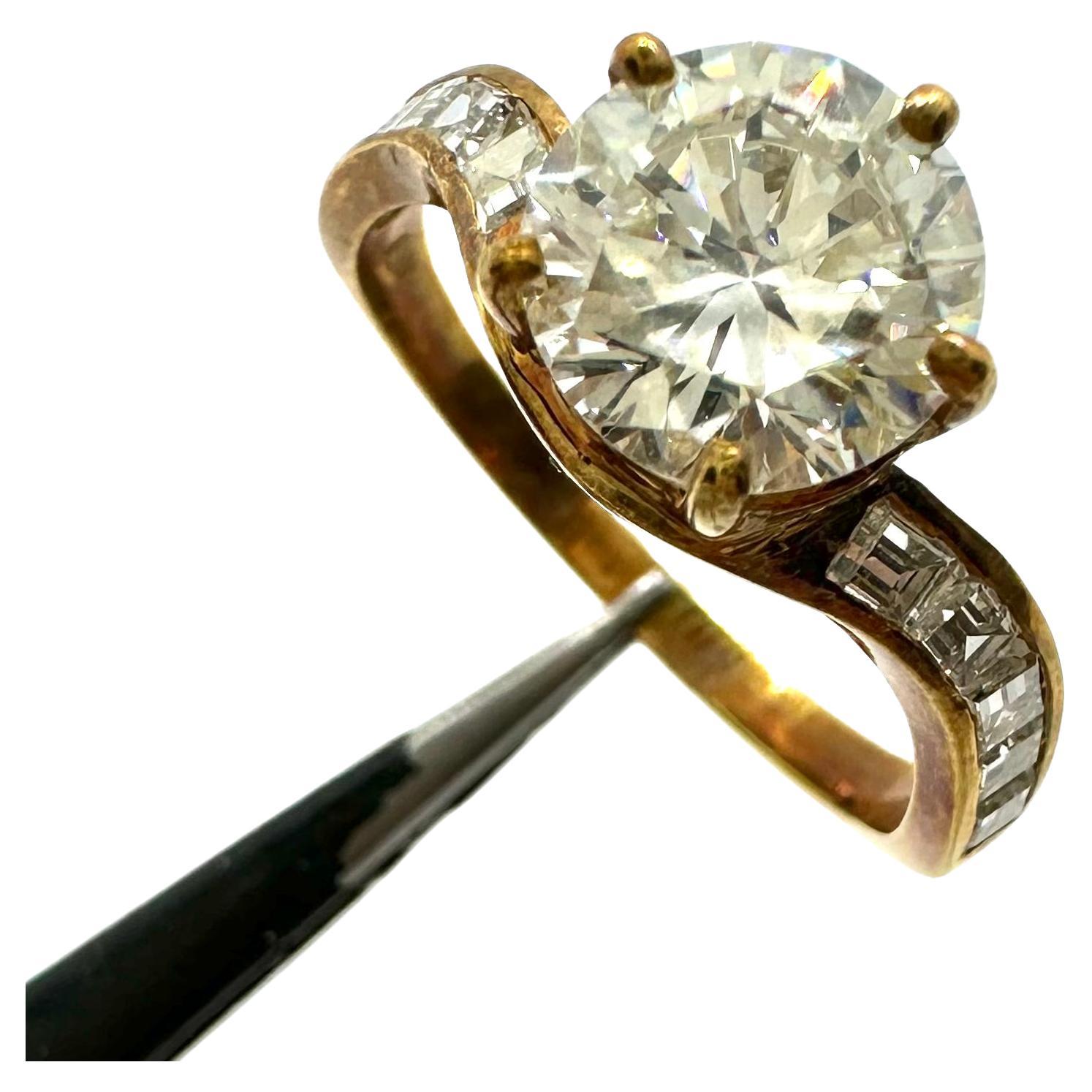 Sparkling diamond engagement ring ct. 1.69 For Sale