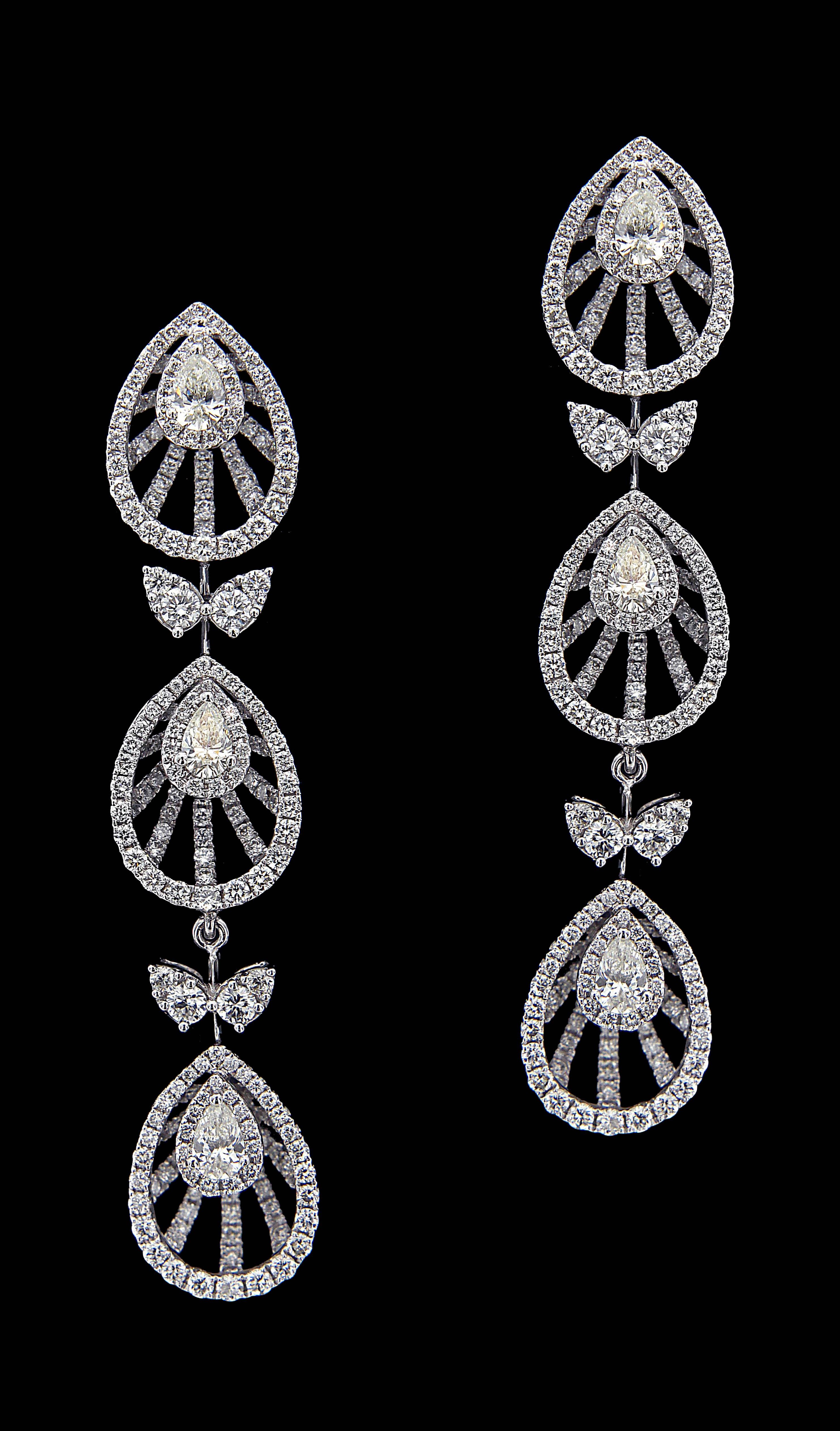 Pear Cut Scintillating 18 Karat White Gold and Diamond Wedding and Engagement Earrings For Sale