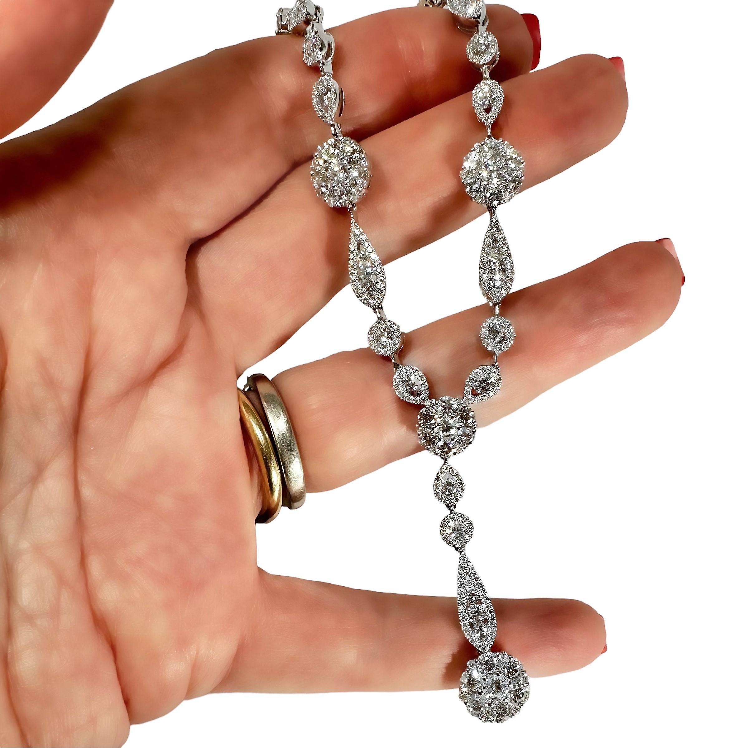 Scintillating Modern 18K White Gold Diamond Fashion Necklace with Drop In Good Condition For Sale In Palm Beach, FL