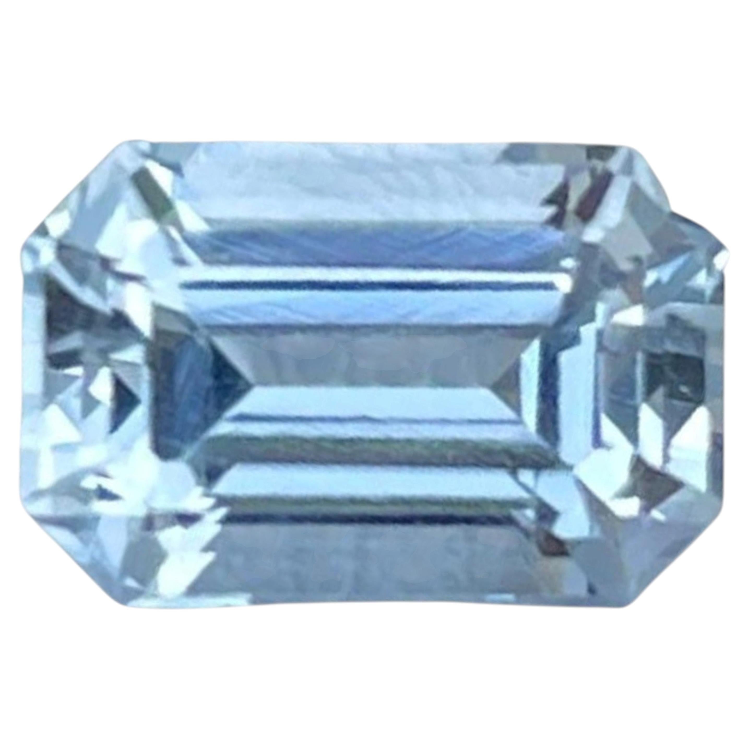 Funkelnder meerblauer Aquamarin 2,25 Karat Smaragdschliff Natürlicher pakistanischer Edelstein