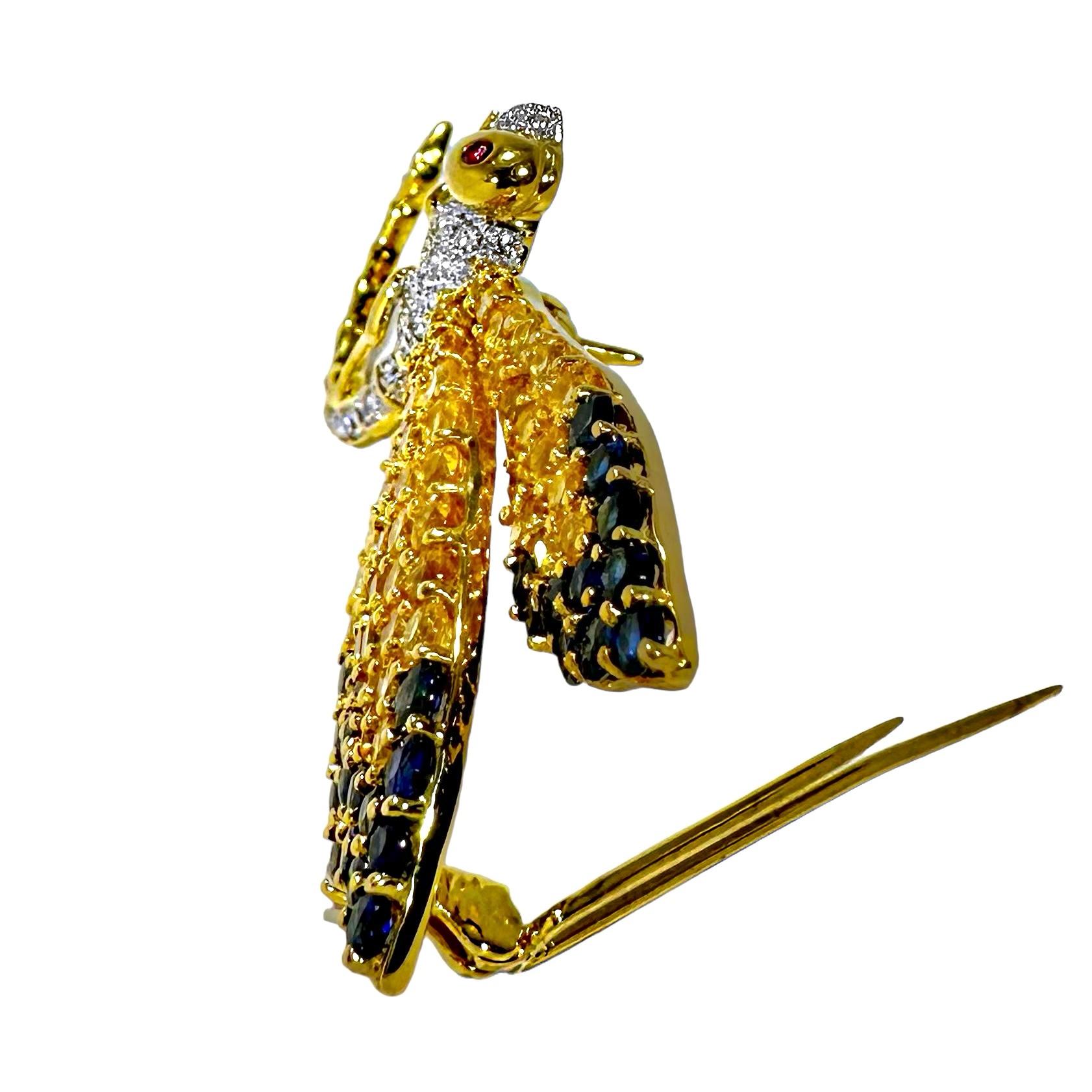 Brilliant Cut Scintillating Vintage Gold, Diamond, Golden and Blue Sapphire Dragonfly Brooch For Sale