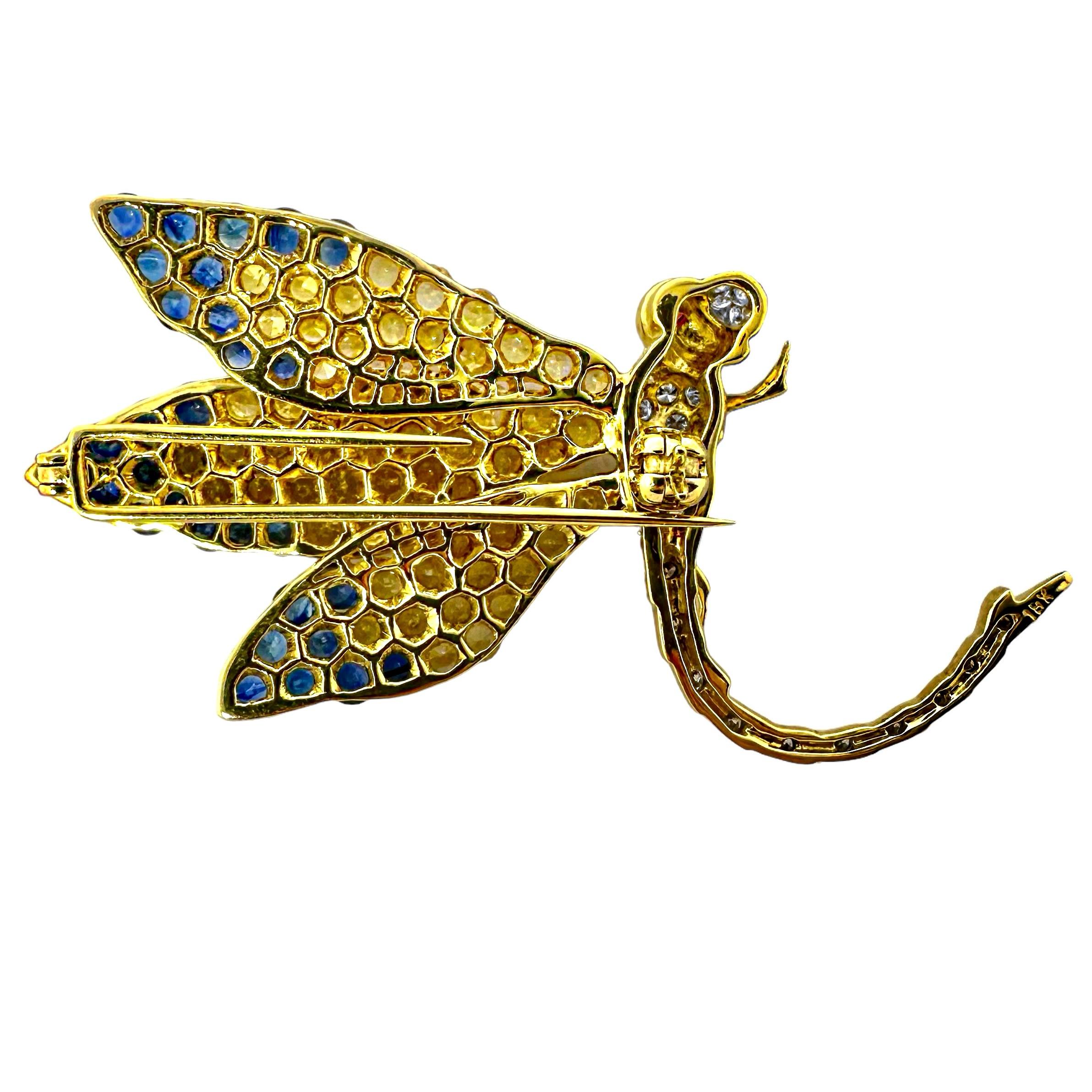 Women's Scintillating Vintage Gold, Diamond, Golden and Blue Sapphire Dragonfly Brooch For Sale